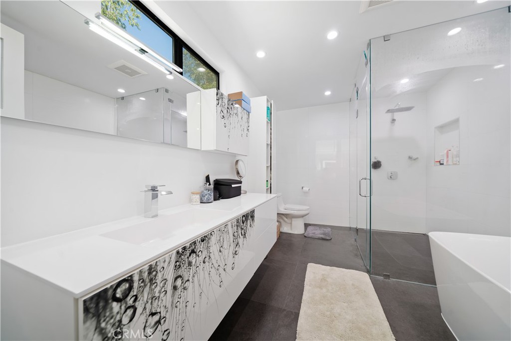 Woodland Hills, California, 91367, United States, 4 Bedrooms Bedrooms, ,2 BathroomsBathrooms,Residential,For Sale,2003177