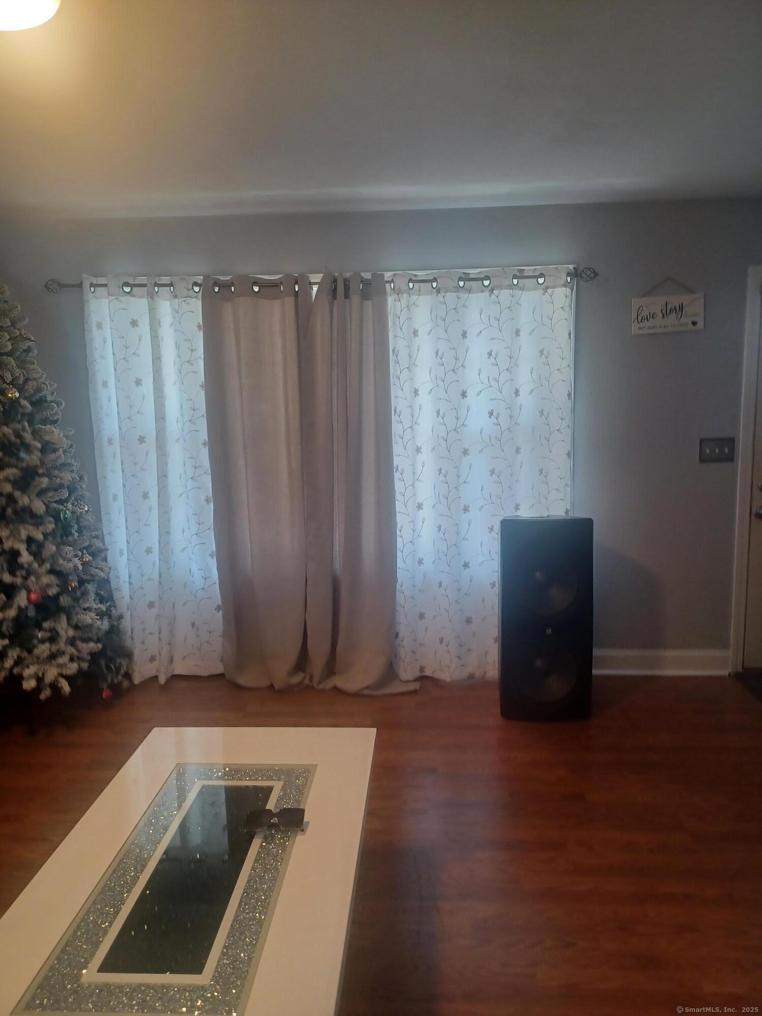 Stratford, Connecticut, 06614, United States, 3 Bedrooms Bedrooms, ,2 BathroomsBathrooms,Residential,For Sale,1926191