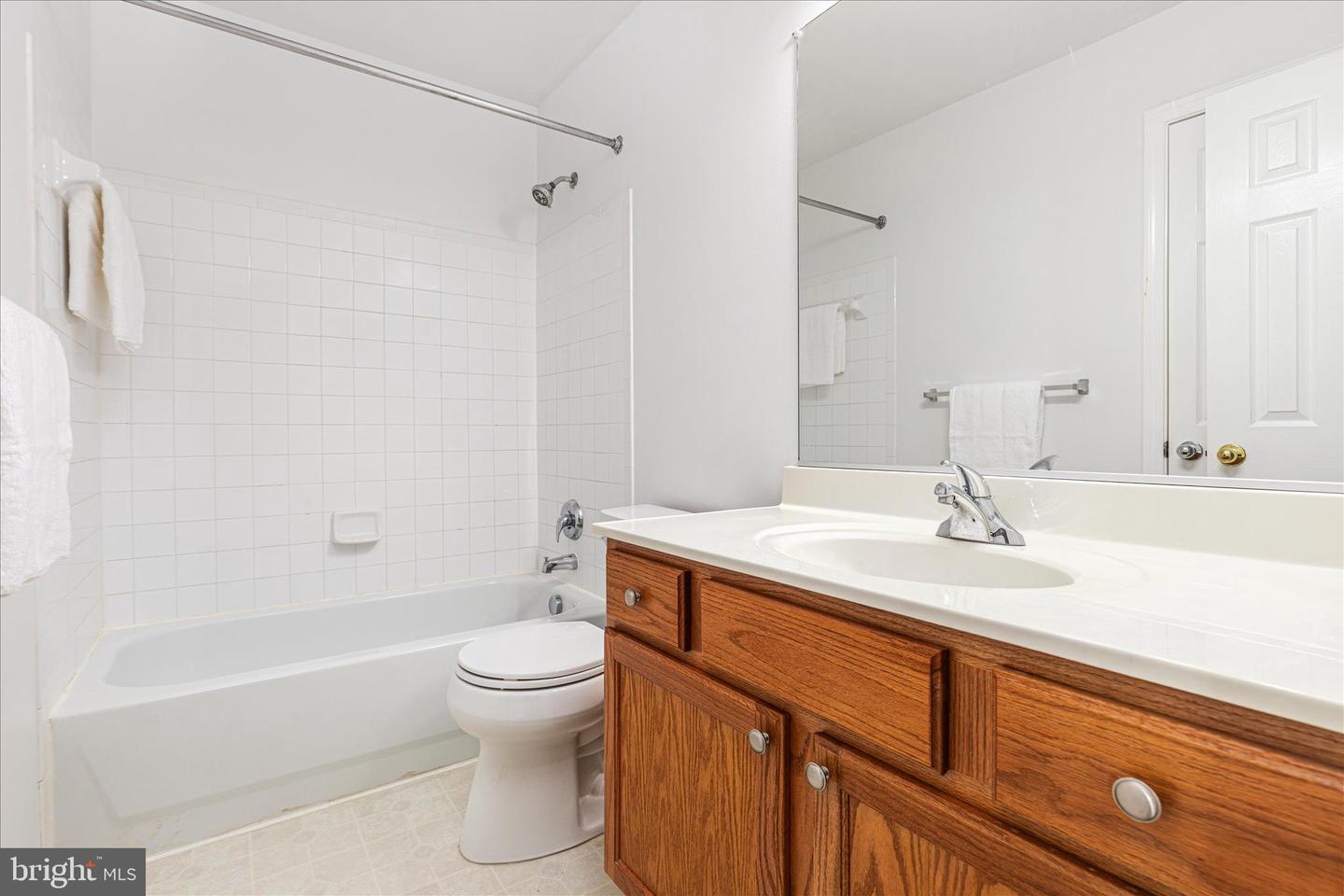 Round Hill, Virginia, 20141, United States, 4 Bedrooms Bedrooms, ,4 BathroomsBathrooms,Residential,For Sale,1987727