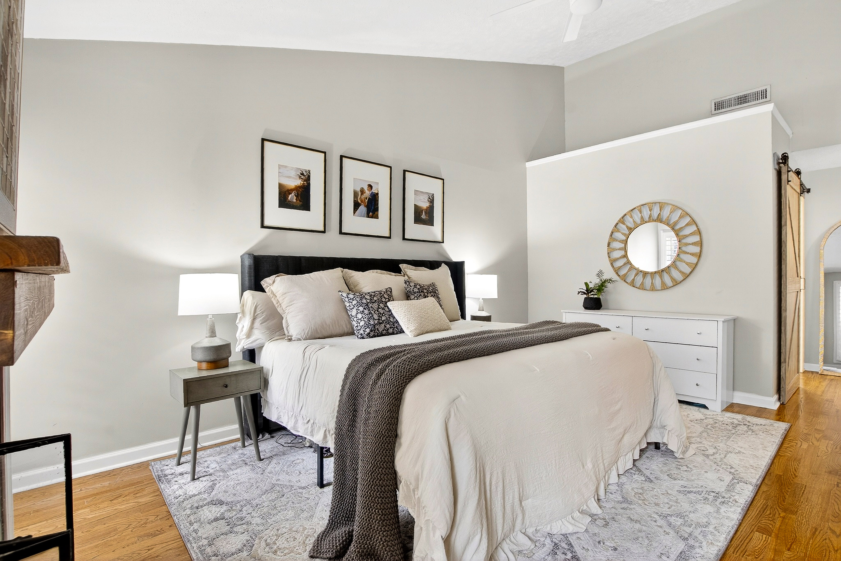  Spacious and Updated Townhome Offers Comfort, Charm and Convenience - 物件實景