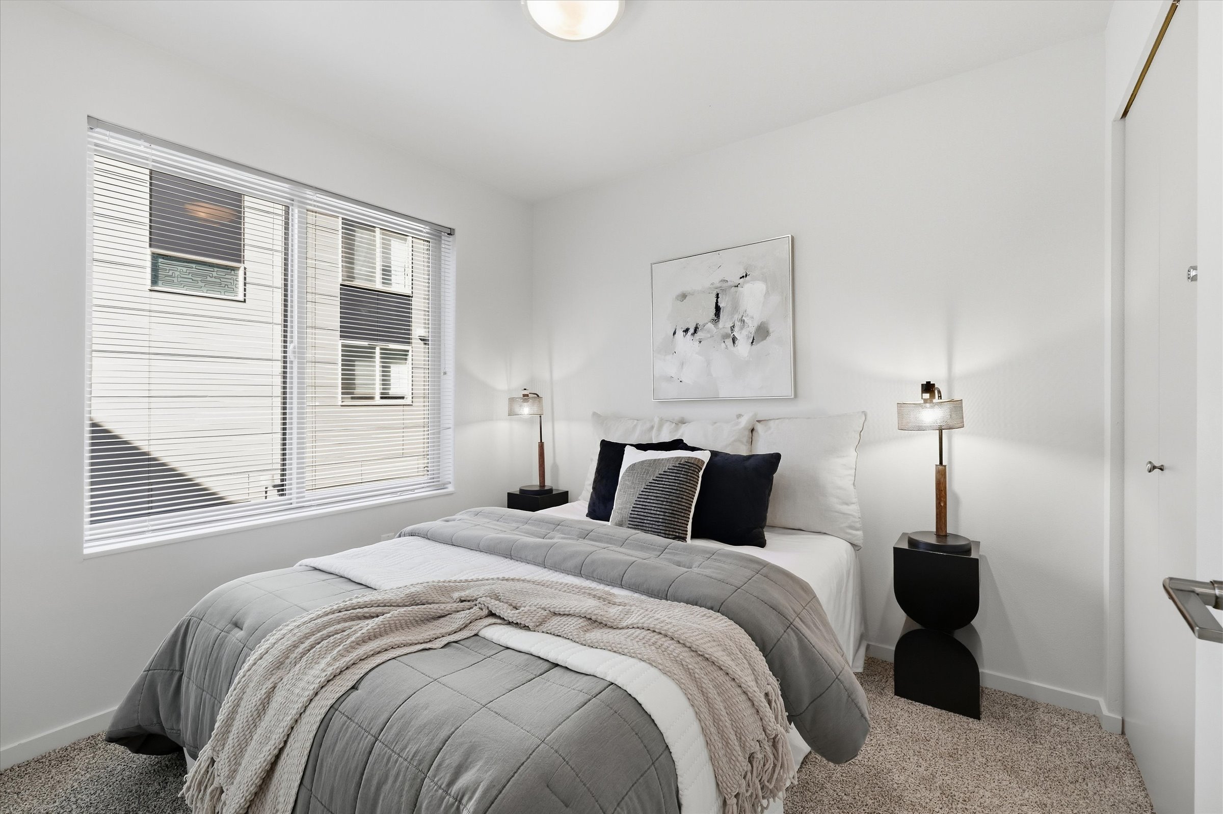  2421 Wickstrom Place SW, Seattle, WA 98116 - 物件實景