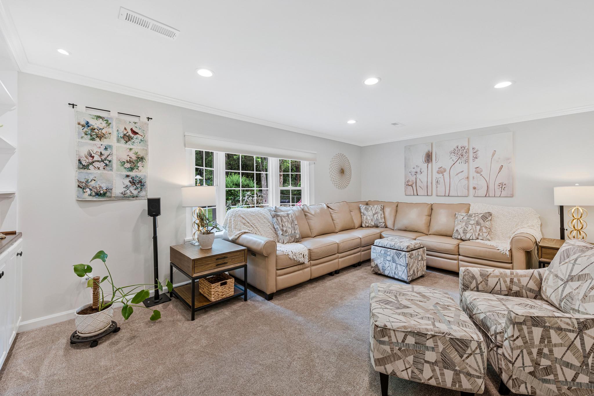 Bowie, Maryland, 20716, United States, 4 Bedrooms Bedrooms, ,2 BathroomsBathrooms,Residential,For Sale,2048193