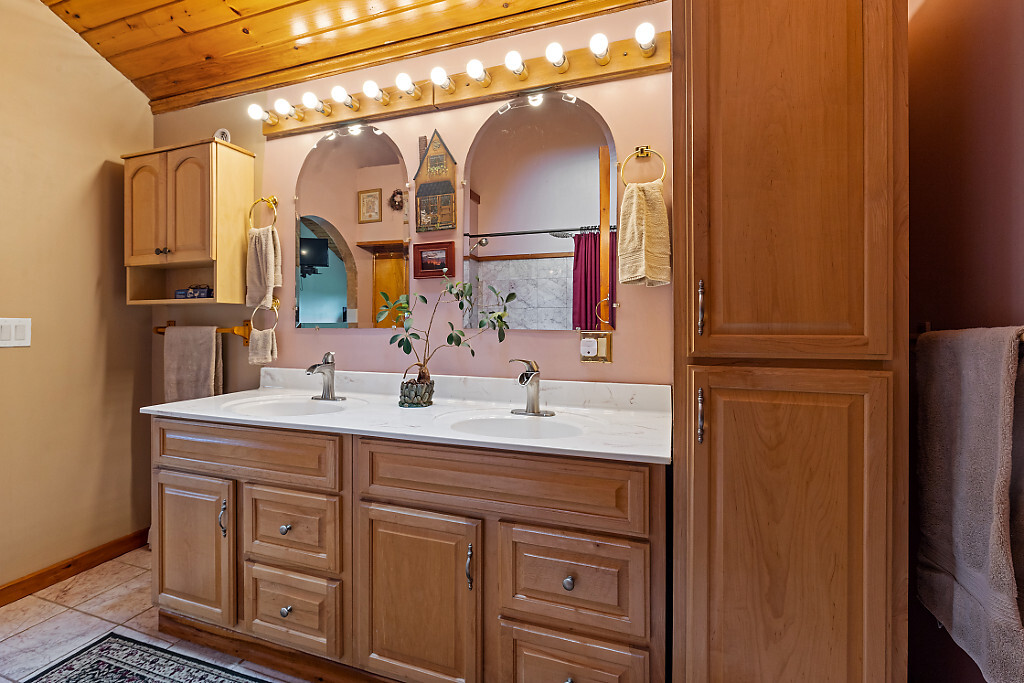 Liberty, Maine, 04949, United States, 2 Bedrooms Bedrooms, ,3 BathroomsBathrooms,Residential,For Sale,1838290