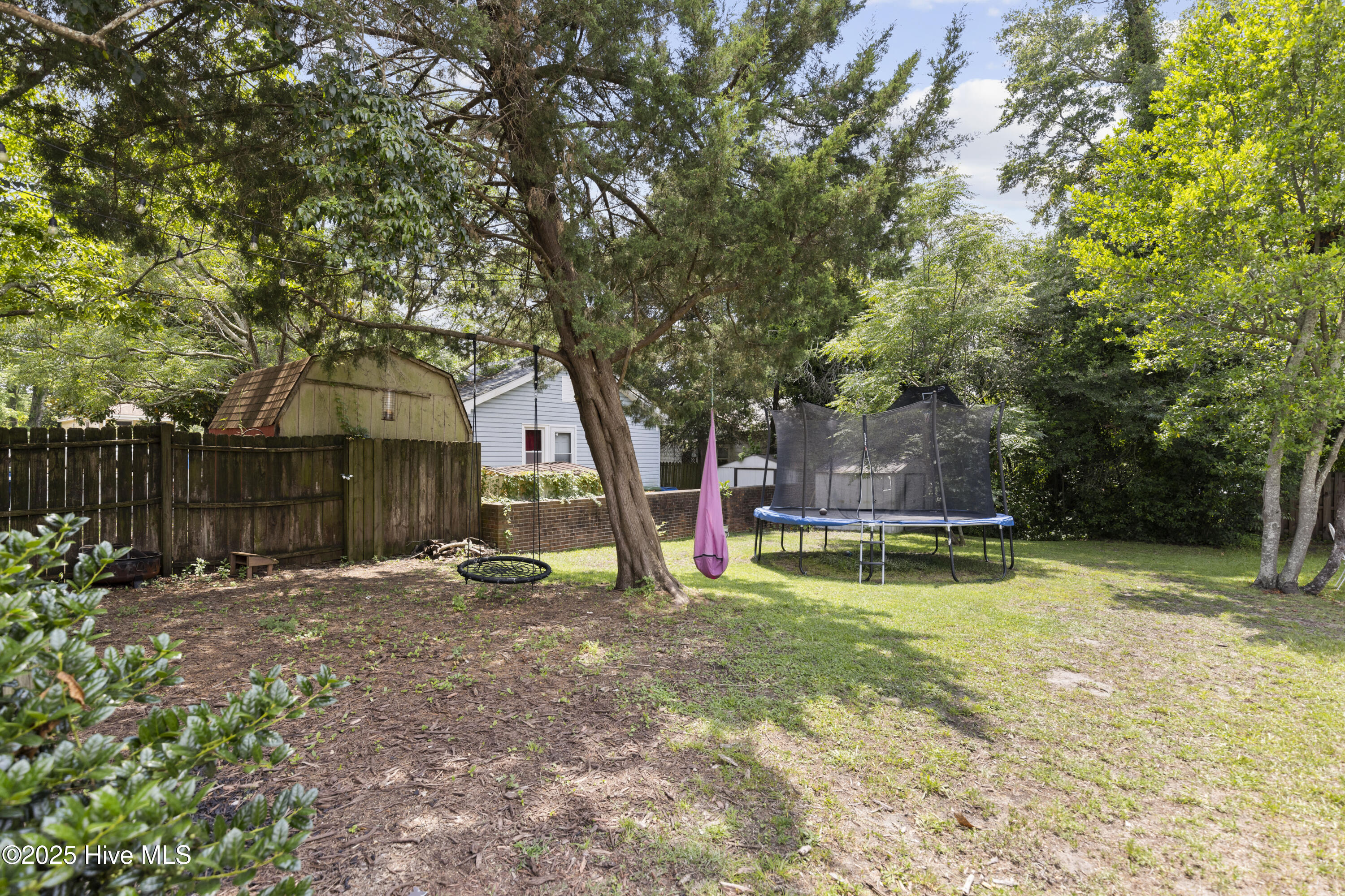 Wilmington, North Carolina, 28401, United States, 4 Bedrooms Bedrooms, ,3 BathroomsBathrooms,Residential,For Sale,1882857