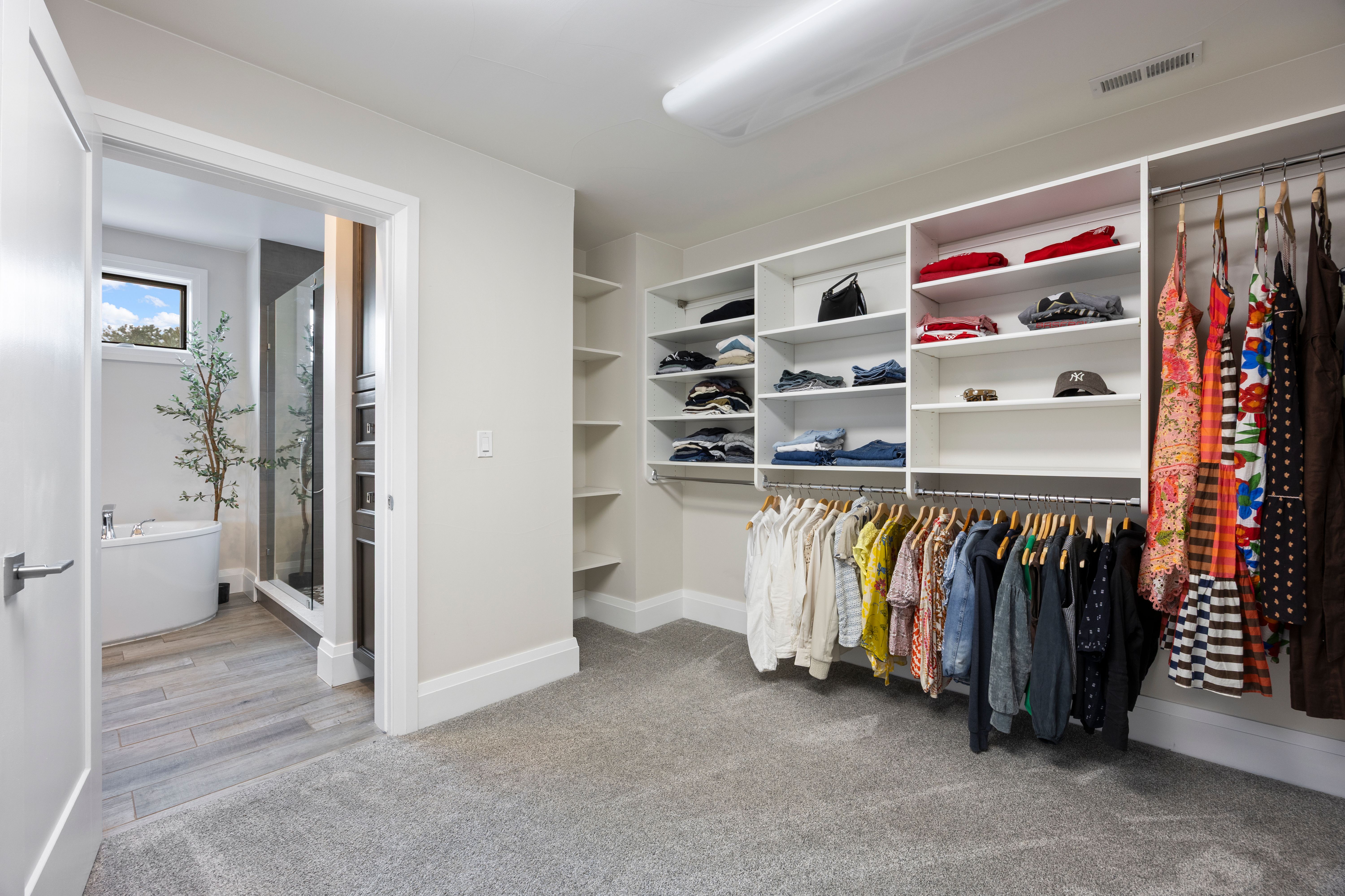  Exceptional Contemporary Move-In Ready Designed For Modern Living - 物件實景