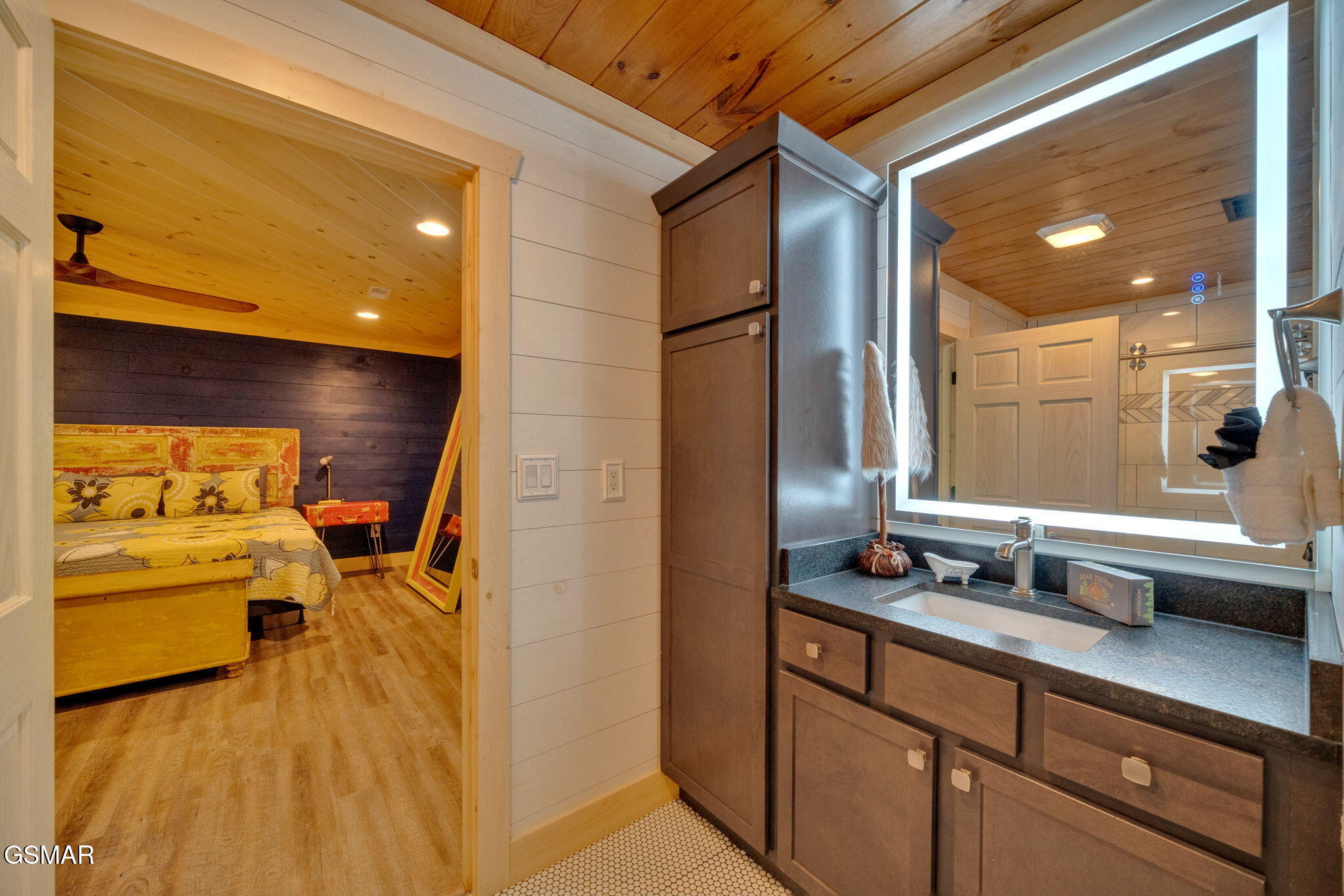 Gatlinburg, Tennessee, 37738, United States, 4 Bedrooms Bedrooms, ,5 BathroomsBathrooms,Residential,For Sale,1921348