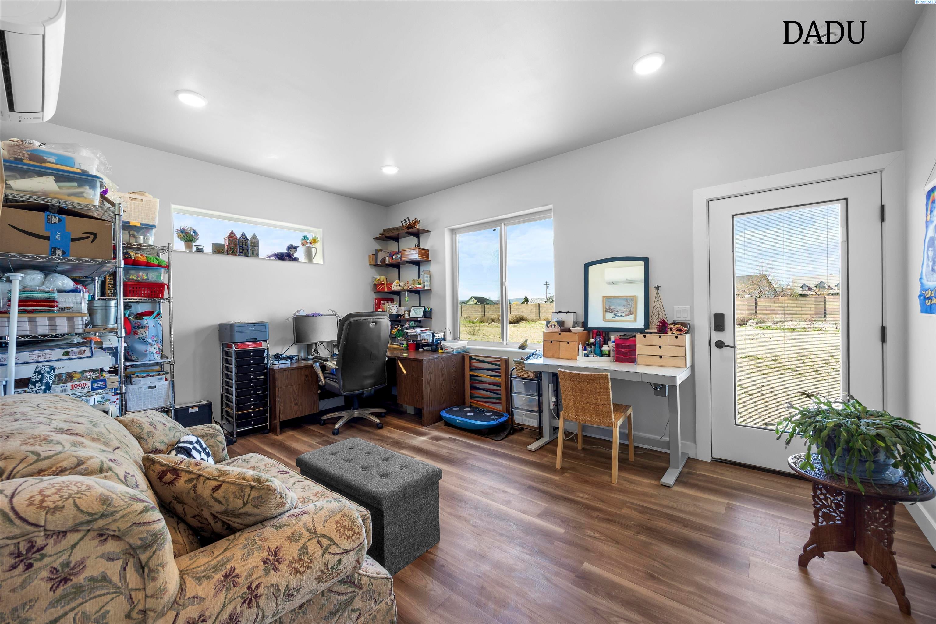 West Richland, Washington, 99353, United States, 4 Bedrooms Bedrooms, ,4 BathroomsBathrooms,Residential,For Sale,2031240