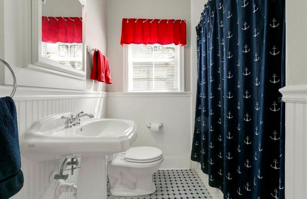 Orlando, Florida, 32804, United States, 4 Bedrooms Bedrooms, ,3 BathroomsBathrooms,Residential,For Sale,1991414