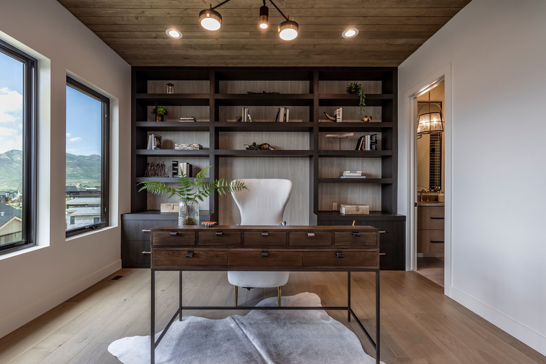  Upgraded Luxury Living with Panoramic Mountain Views - 物件實景