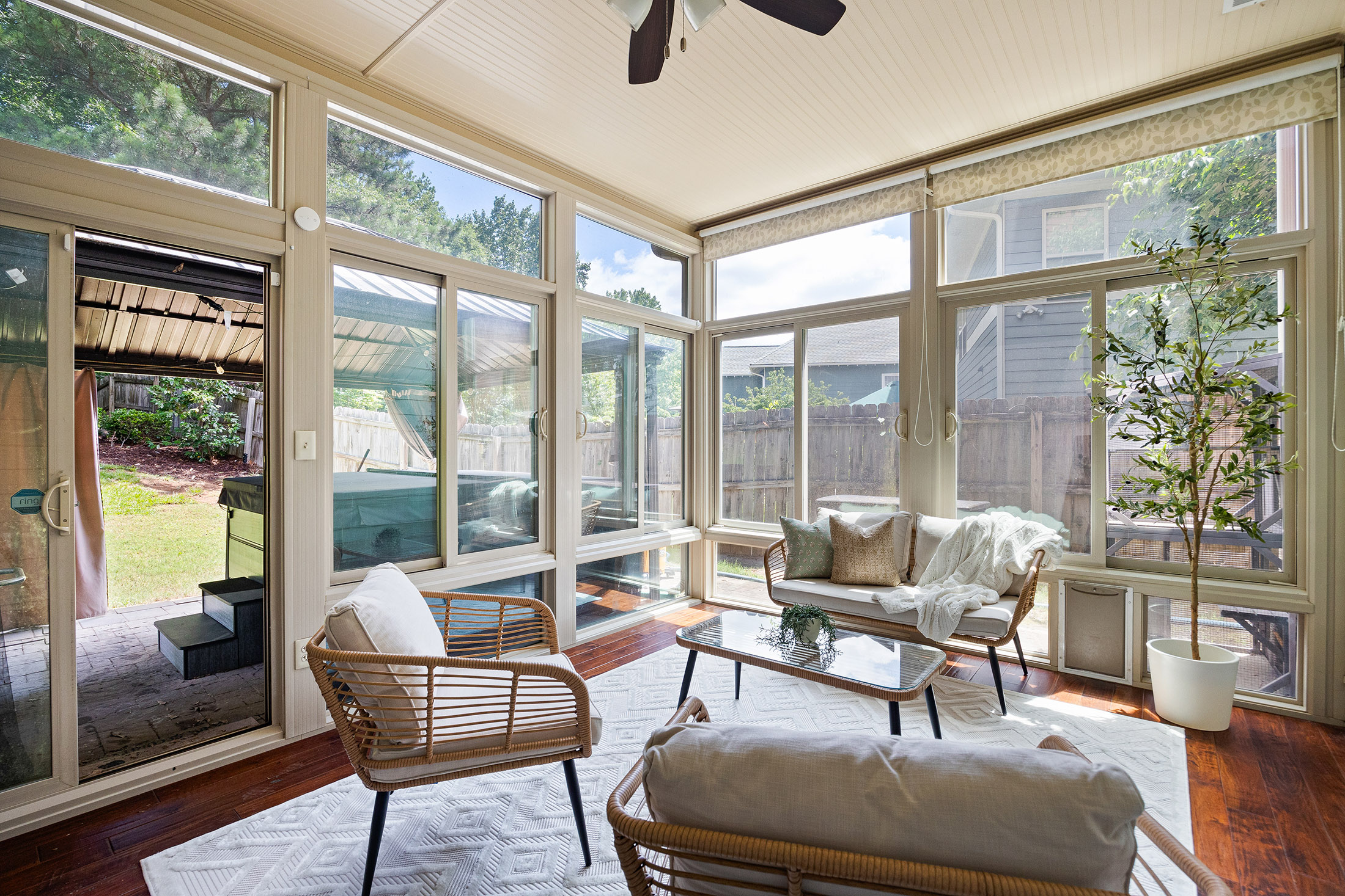  Spacious Living Meets Modern Convenience - 物件實景