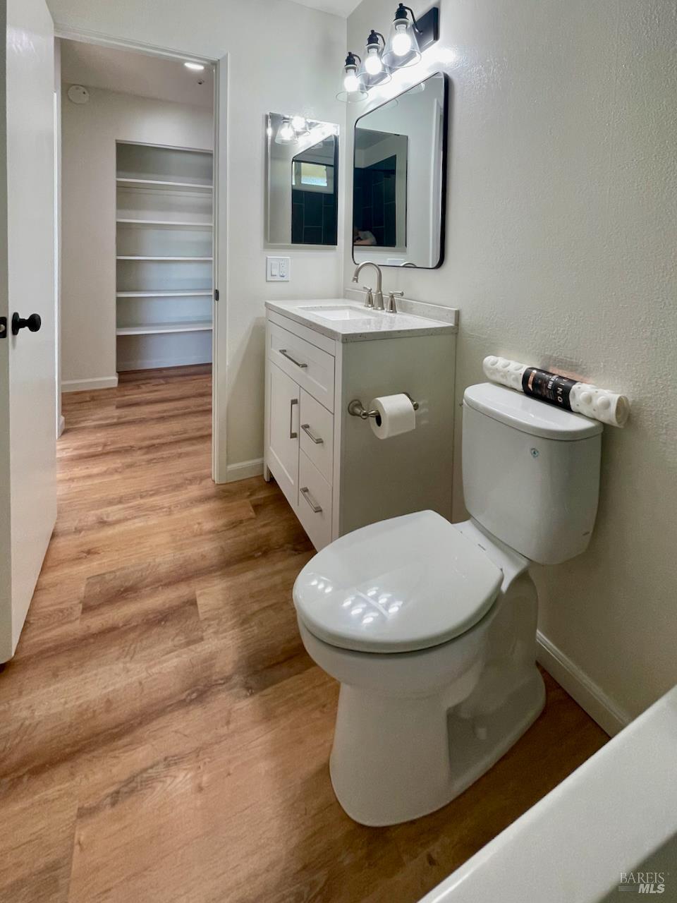 Cotati, California, 94931, United States, ,Residential,For Sale,1908598
