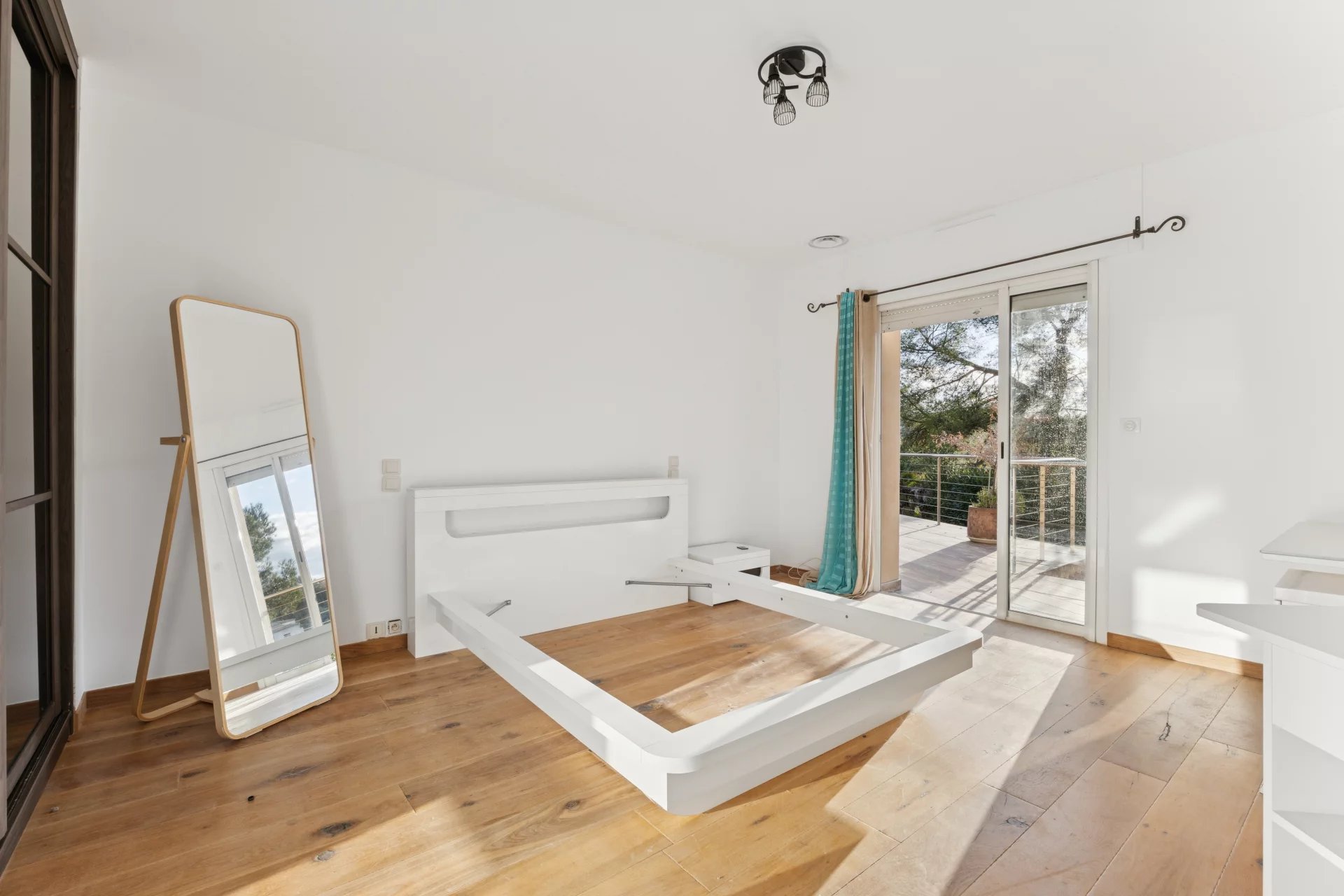 Roquefort-les-Pins, Provence-Alpes-Côte d’Azur, 06330, FR, 5 Bedrooms Bedrooms, ,4 BathroomsBathrooms,Residential,For Sale,1999073