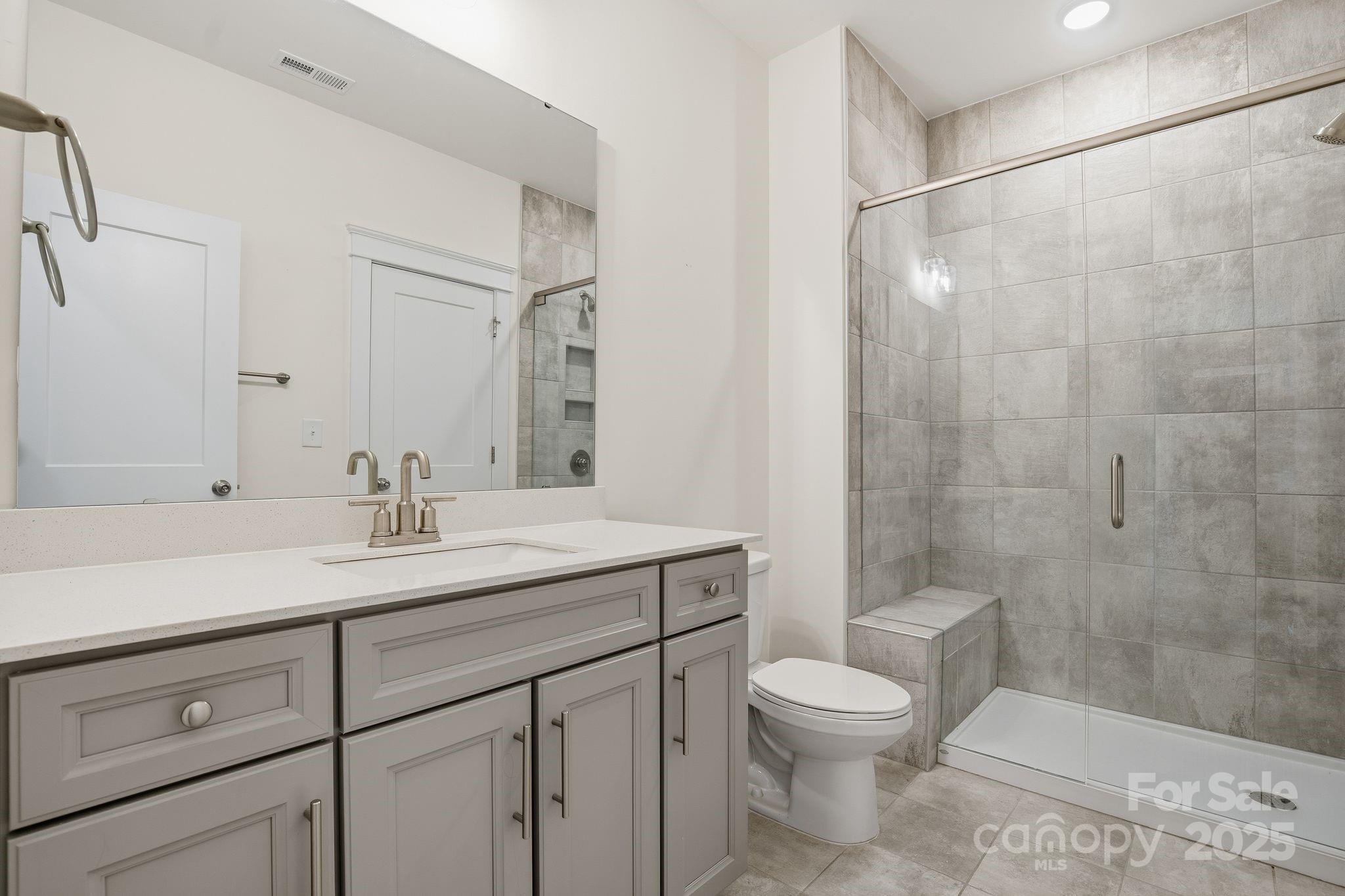 Huntersville, North Carolina, 28078, United States, 6 Bedrooms Bedrooms, ,5 BathroomsBathrooms,Residential,For Sale,1988370