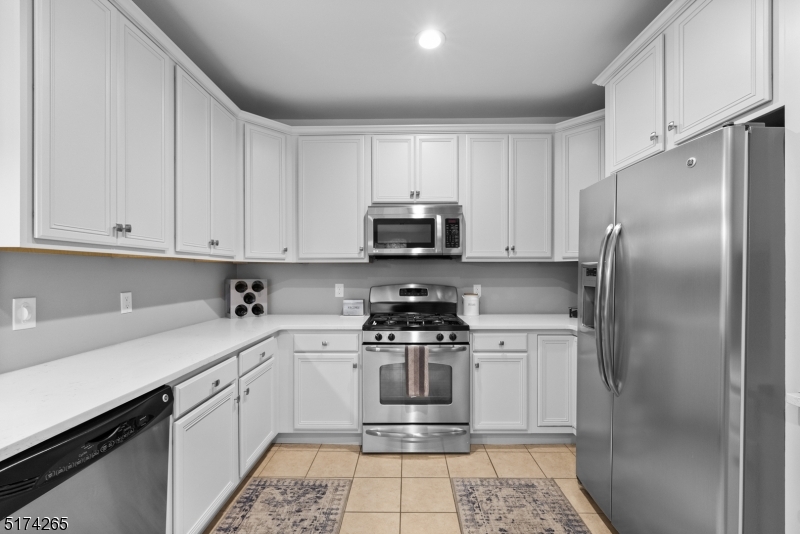 Hanover Twp., New Jersey, 07981, United States, 2 Bedrooms Bedrooms, ,2 BathroomsBathrooms,Residential,For Sale,2003399