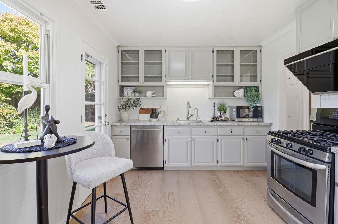 Belmont, California, 94002, United States, 3 Bedrooms Bedrooms, ,1 BathroomBathrooms,Residential,For Sale,1989201