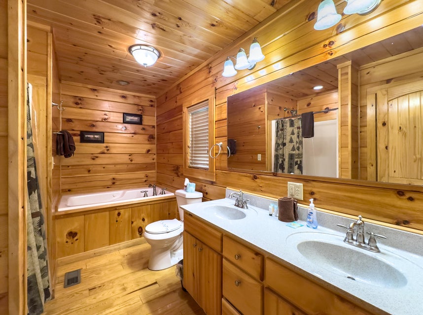 Sevierville, Tennessee, 37876, United States, 13 Bedrooms Bedrooms, ,14 BathroomsBathrooms,Residential,For Sale,1974606