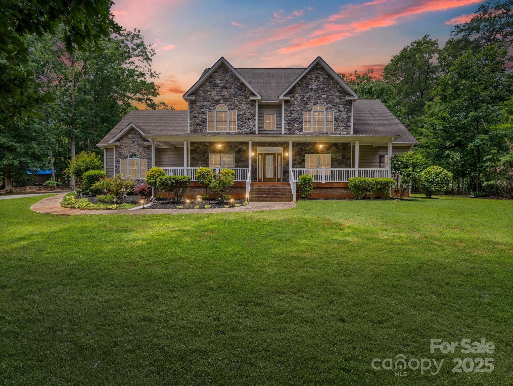 Lincolnton, North Carolina, 28092, United States, 4 Bedrooms Bedrooms, ,4 BathroomsBathrooms,Residential,For Sale,1864704