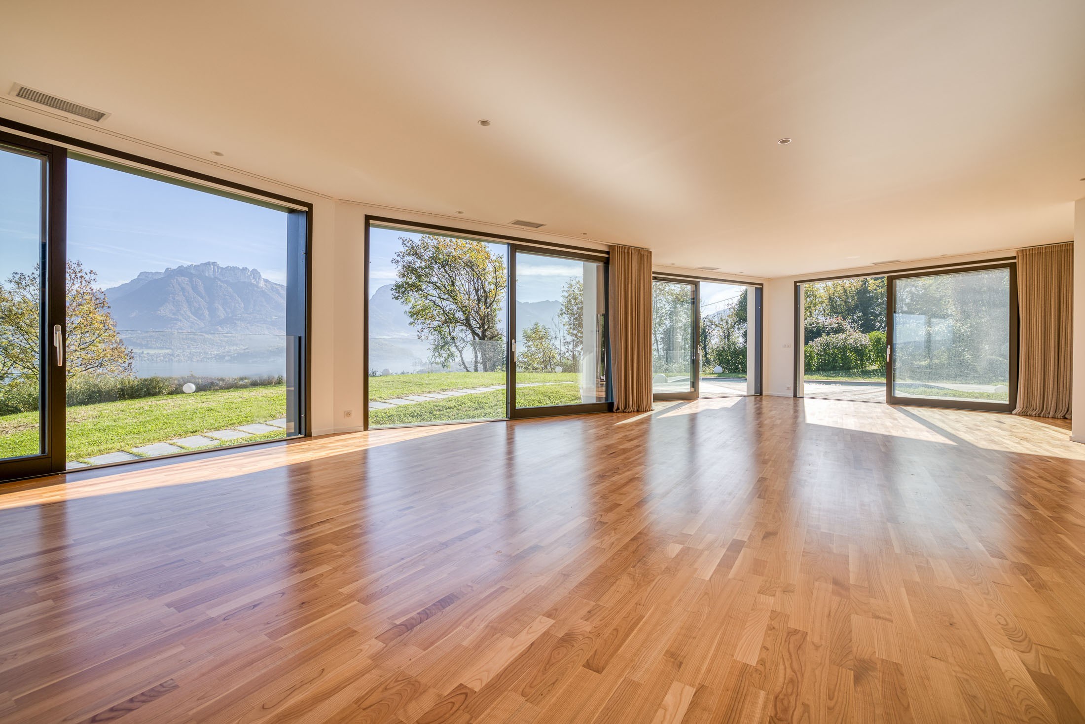  Exceptional Villa in Sévrier: Serenity, Luxury, Prestige & Exclusivity - 物件實景