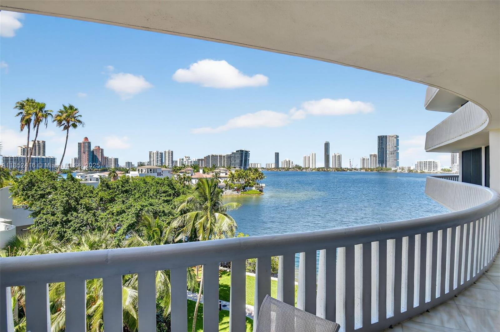 Aventura, Florida, 33160, United States, 2 Bedrooms Bedrooms, ,2 BathroomsBathrooms,Residential,For Sale,1908506