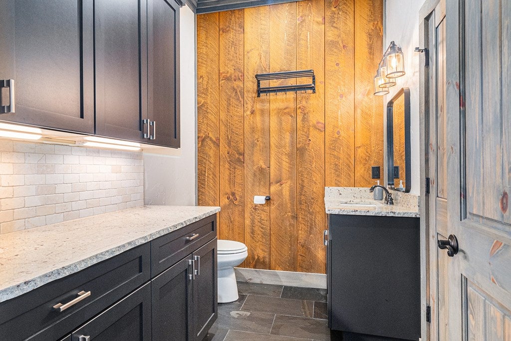 Ellijay, Georgia, 30540, United States, 5 Bedrooms Bedrooms, ,5 BathroomsBathrooms,Residential,For Sale,1952565