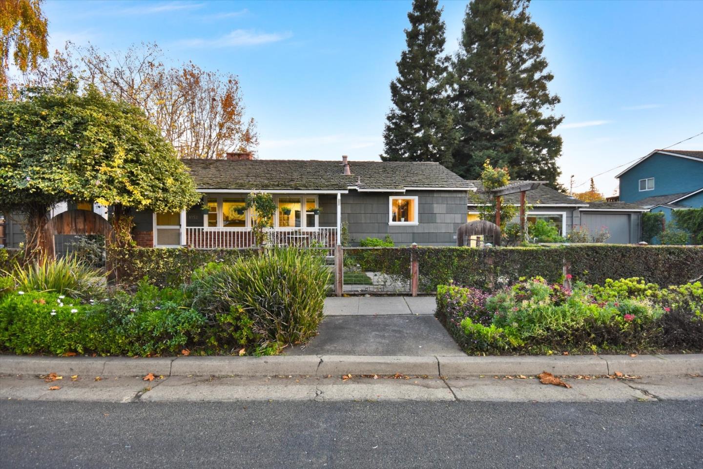 San Jose, California, 95125, United States, 4 Bedrooms Bedrooms, ,2 BathroomsBathrooms,Residential,For Sale,2003110