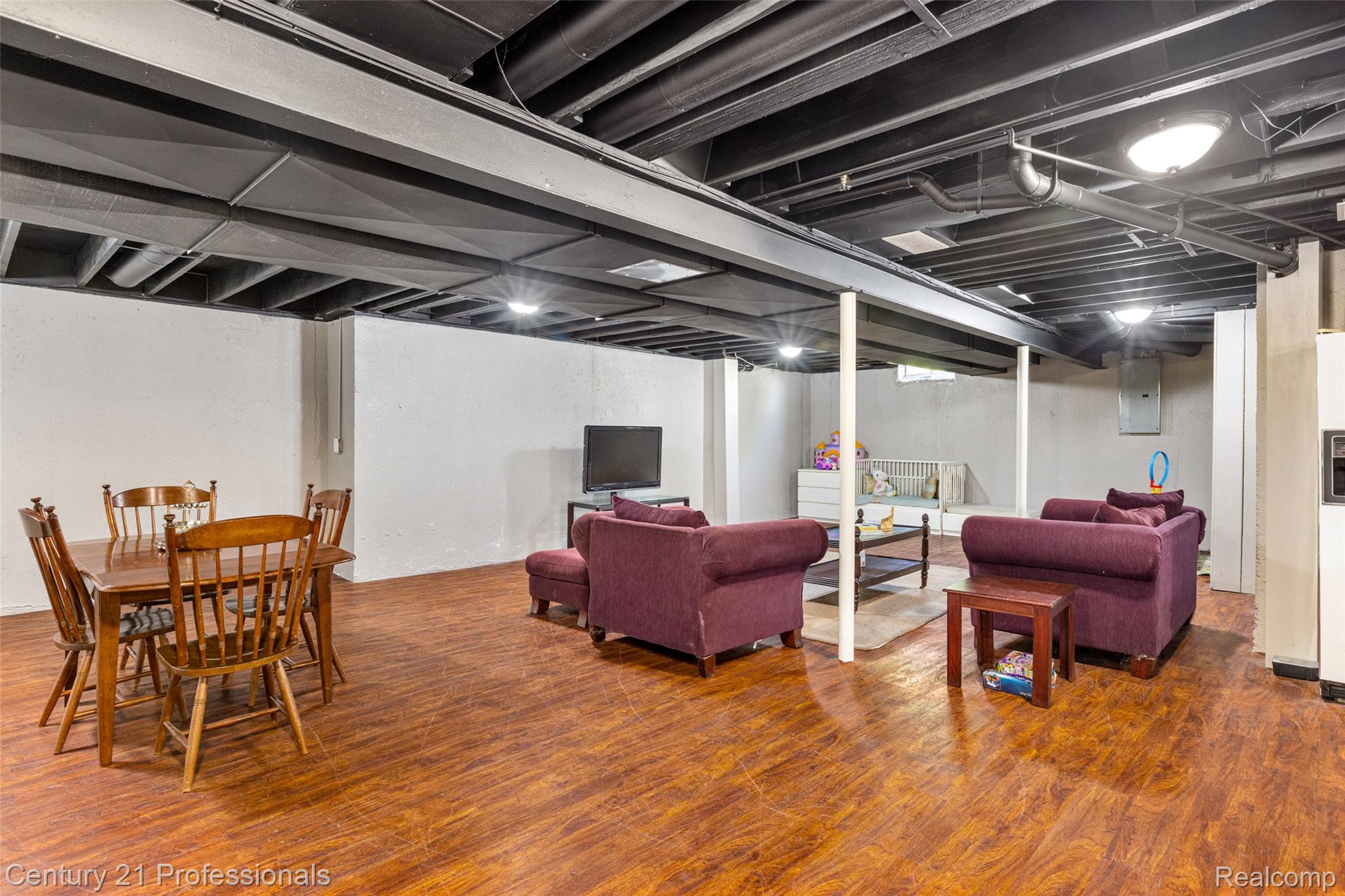 LakeOrion, Michigan, 48359, United States, 4 Bedrooms Bedrooms, ,3 BathroomsBathrooms,Residential,For Sale,1973715