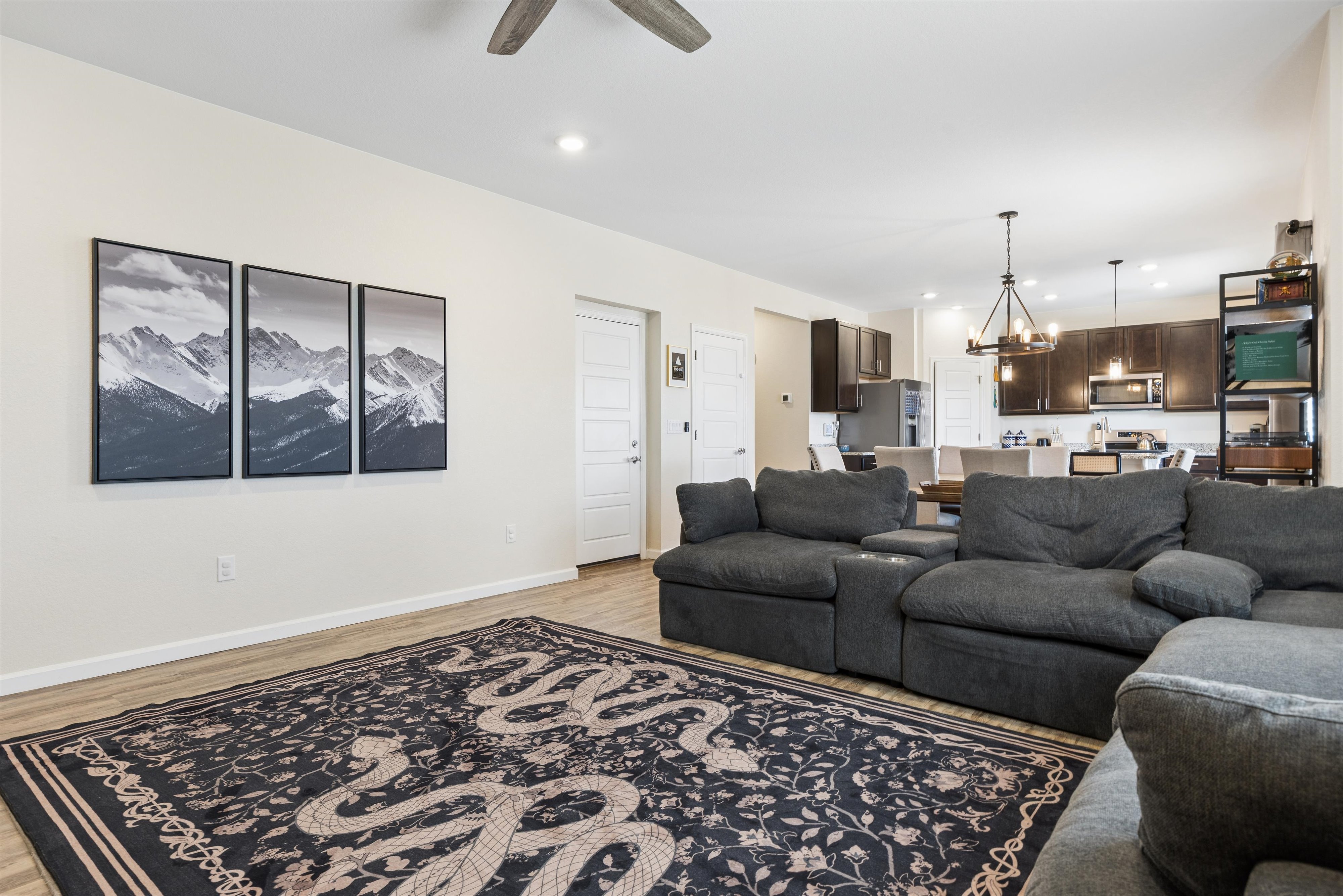  Elevated Living In Crystal Valley With This Beautiful 3-Bed Home Plus Office - 物件實景
