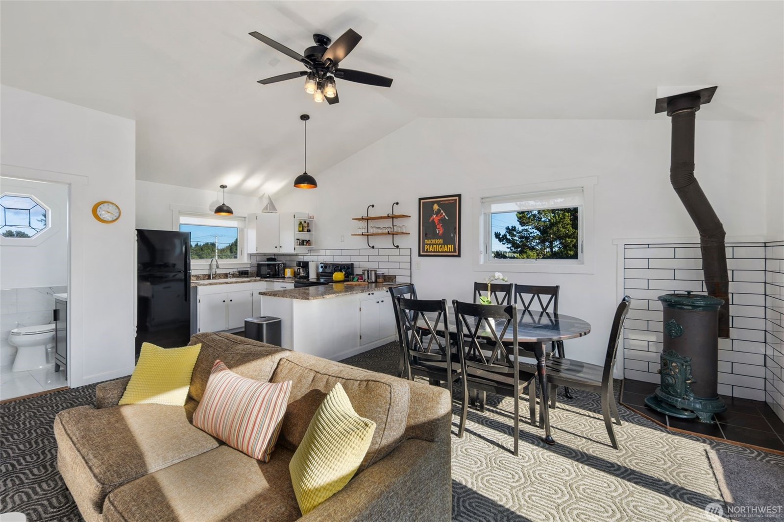 Long Beach, Washington, 98631, United States, 8 Bedrooms Bedrooms, ,6 BathroomsBathrooms,Residential,For Sale,1976396