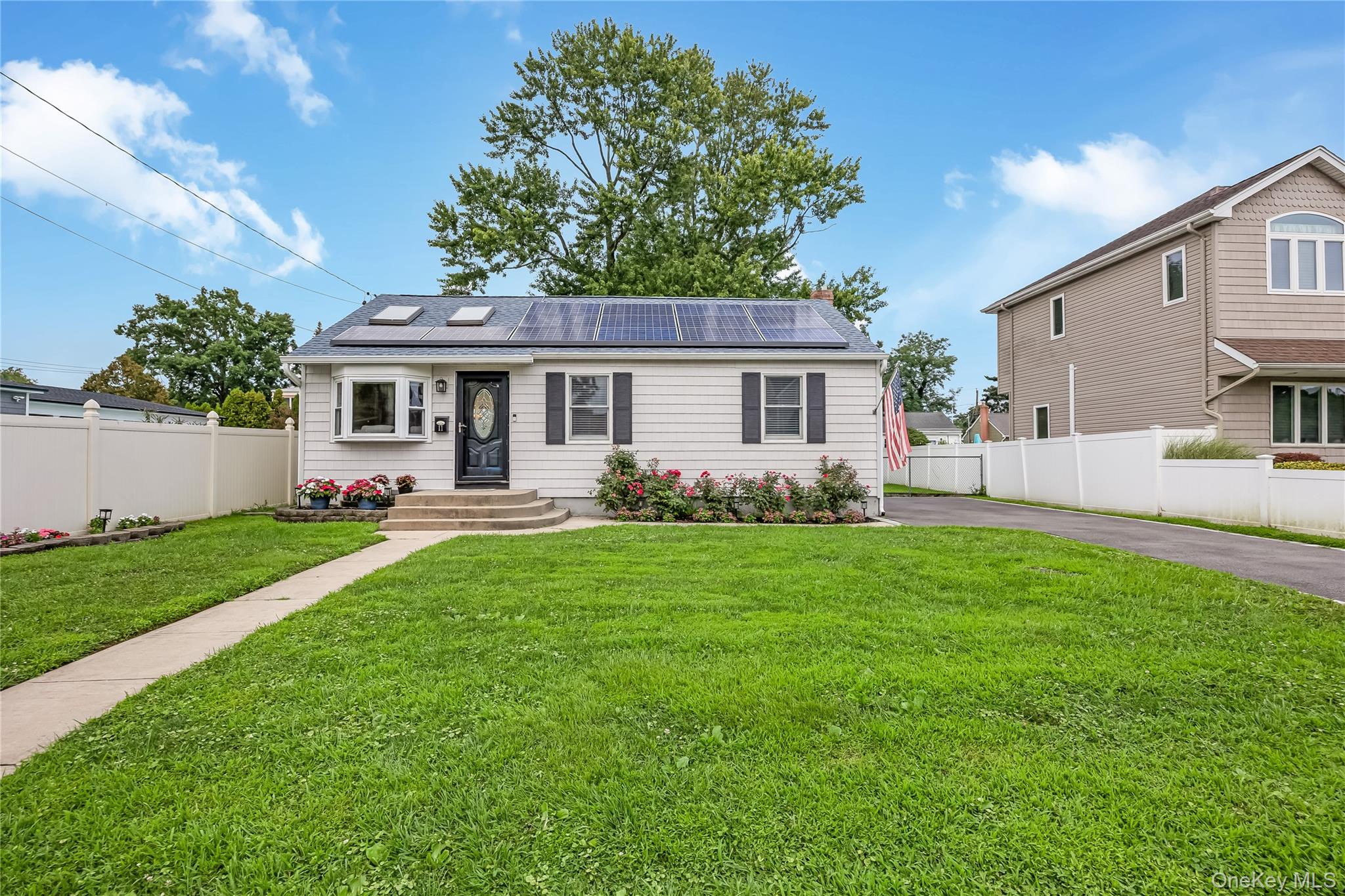 Delano Pl, West Babylon, NY 11704