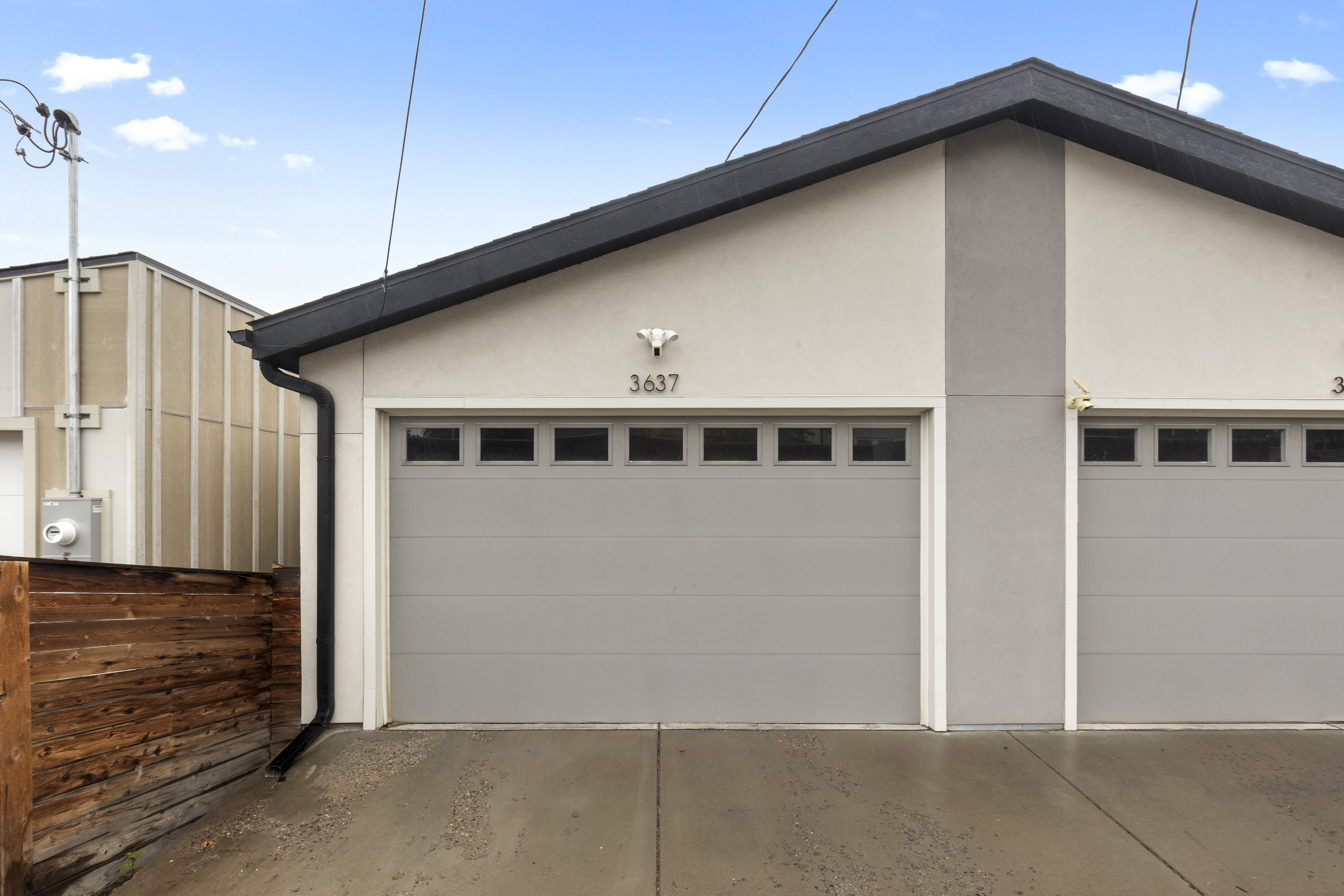  Sleek, architecturally refined end-unit duplex - 物件實景