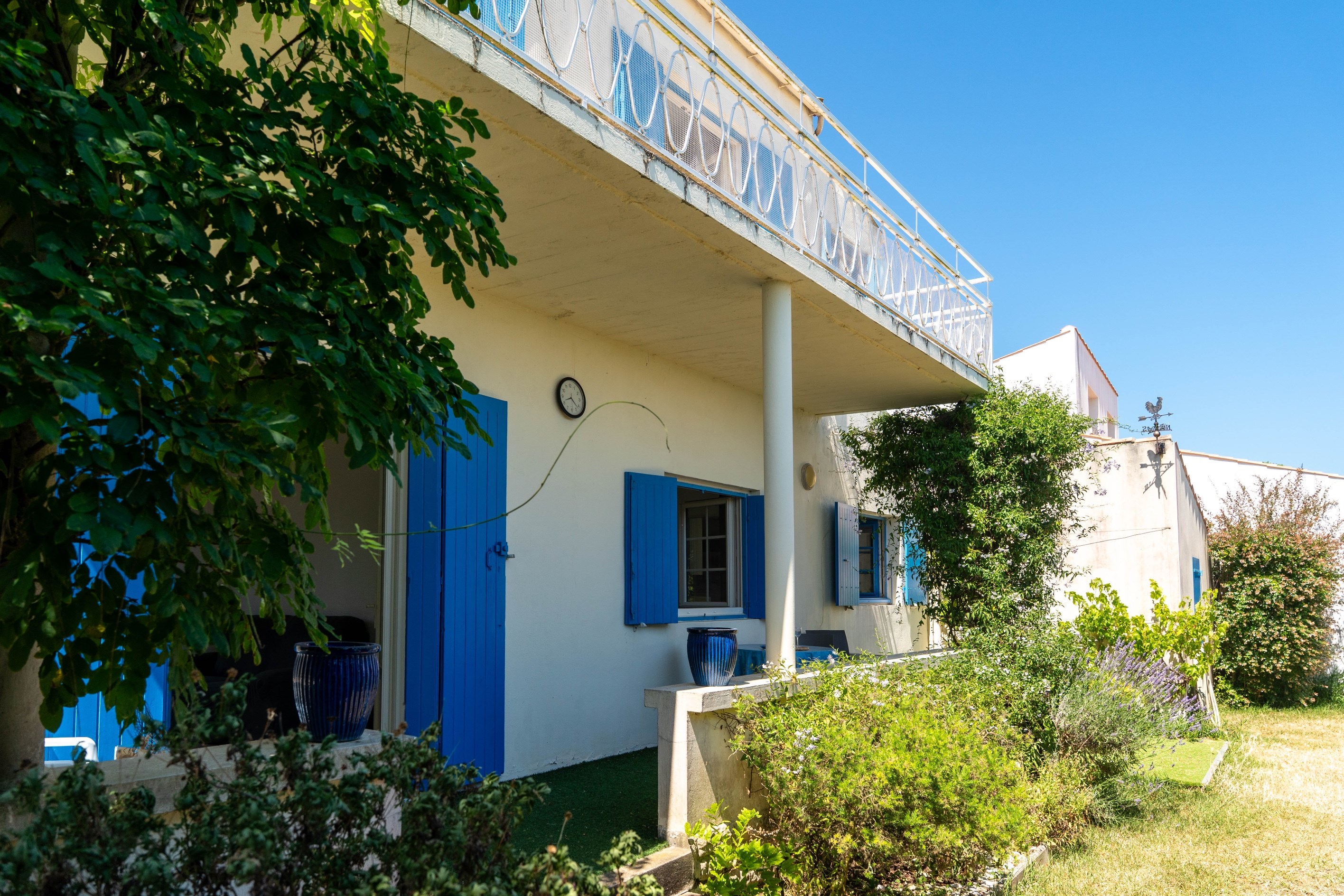  Charming House  Facing the Sea and Marina of Saint Denis d