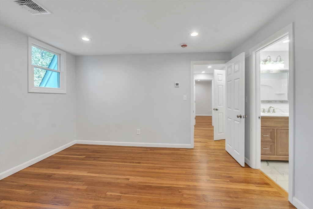 North Attleboro, Massachusetts, 02760, United States, 3 Bedrooms Bedrooms, ,Residential,For Sale,1872136