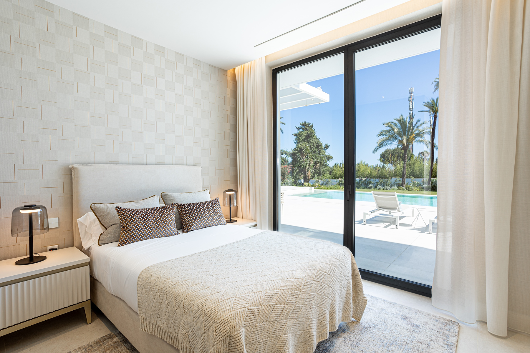  South-facing villa with expansive garden near El Paraíso Golf - 物件實景