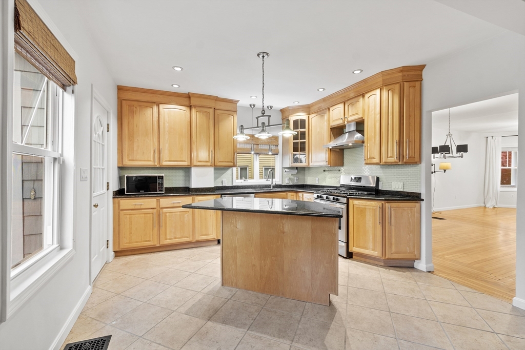 Beverly, Massachusetts, 01915, United States, 4 Bedrooms Bedrooms, ,3 BathroomsBathrooms,Residential,For Sale,1987739