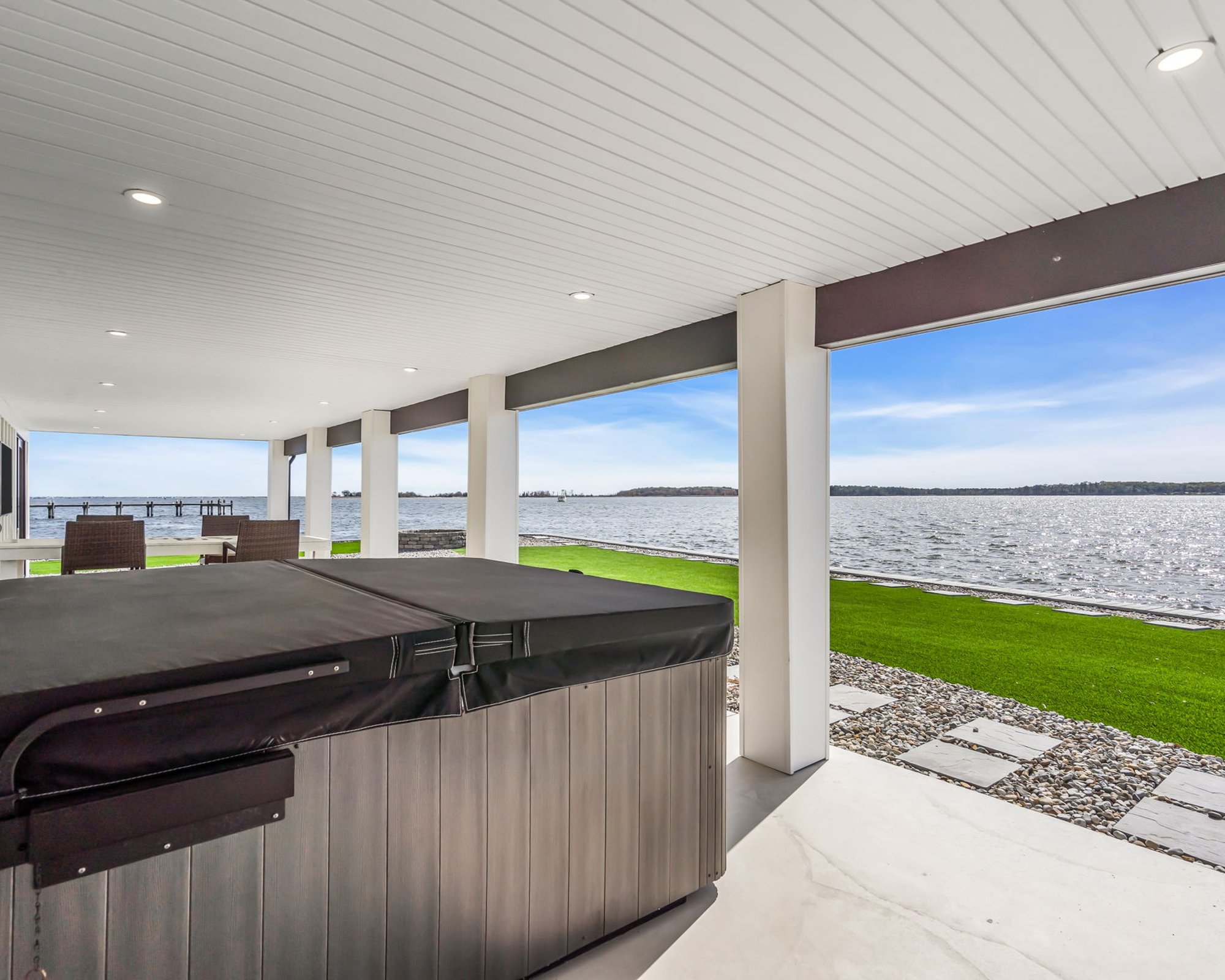  Exceptional Custom Built Waterfront Home - 物件實景