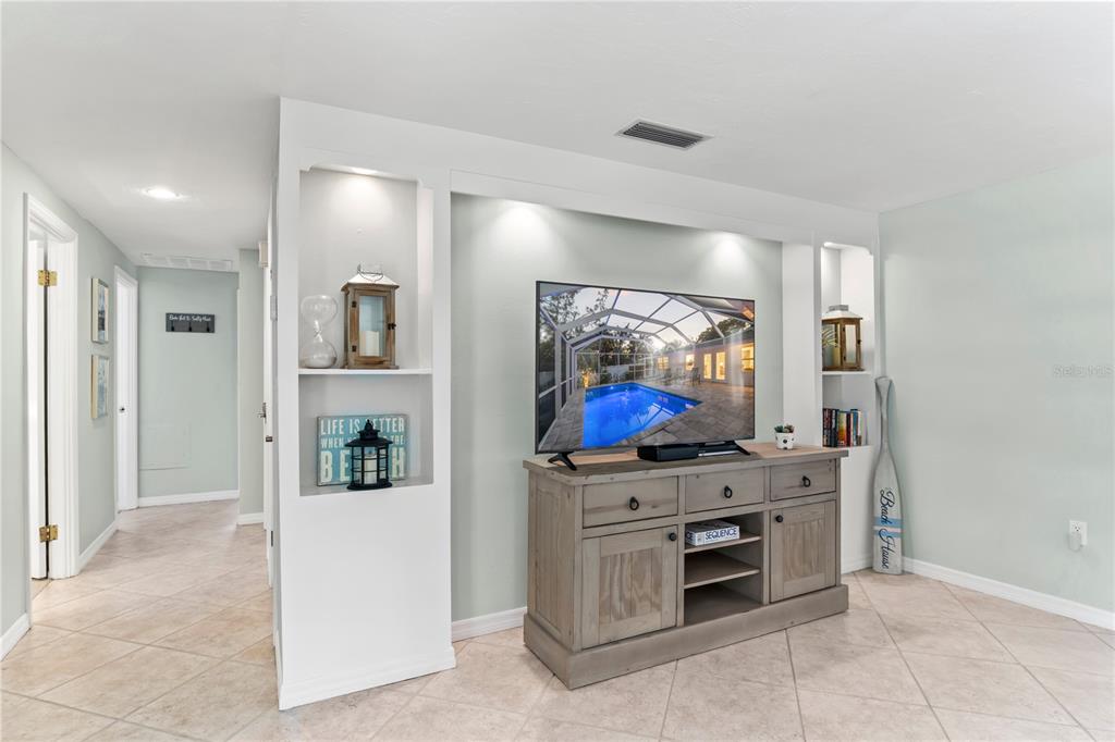 Sarasota, Florida, 34242, United States, 3 Bedrooms Bedrooms, ,2 BathroomsBathrooms,Residential,For Sale,1992857