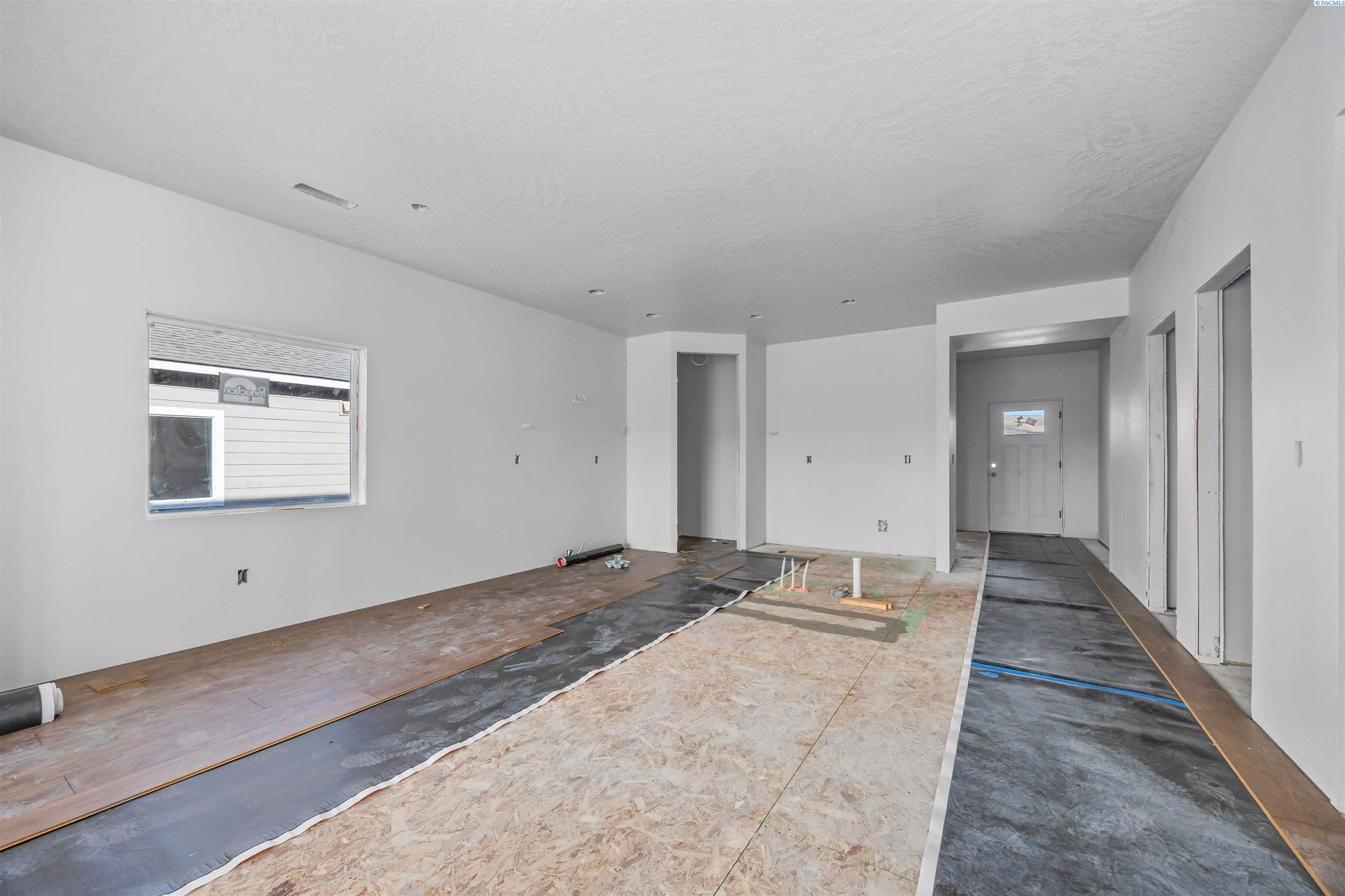 Prosser, Washington, 99350, United States, 4 Bedrooms Bedrooms, ,1 BathroomBathrooms,Residential,For Sale,1921234