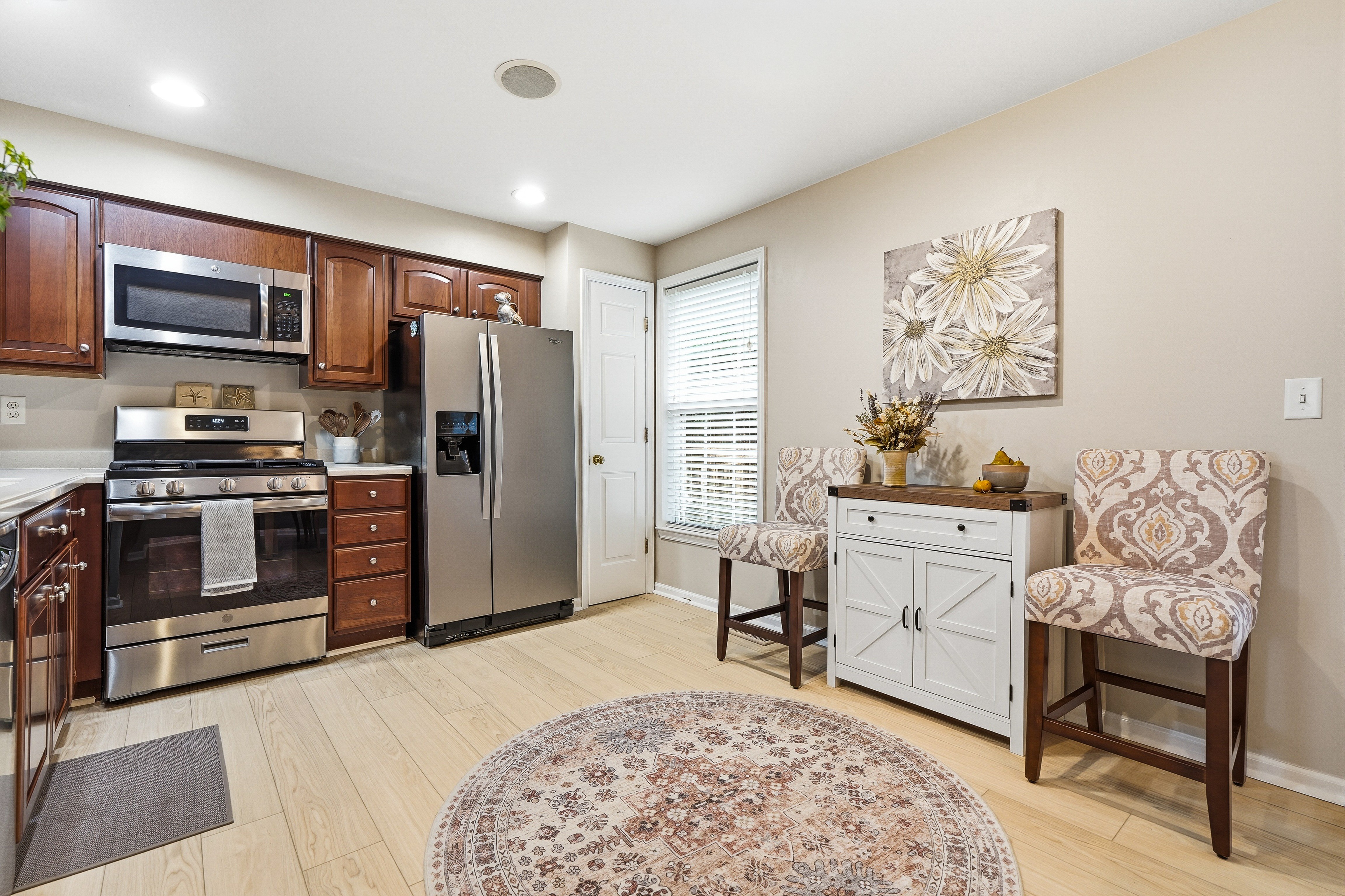  Immaculate & Beautifully Maintained Townhouse in Cedar Glen - 物件實景
