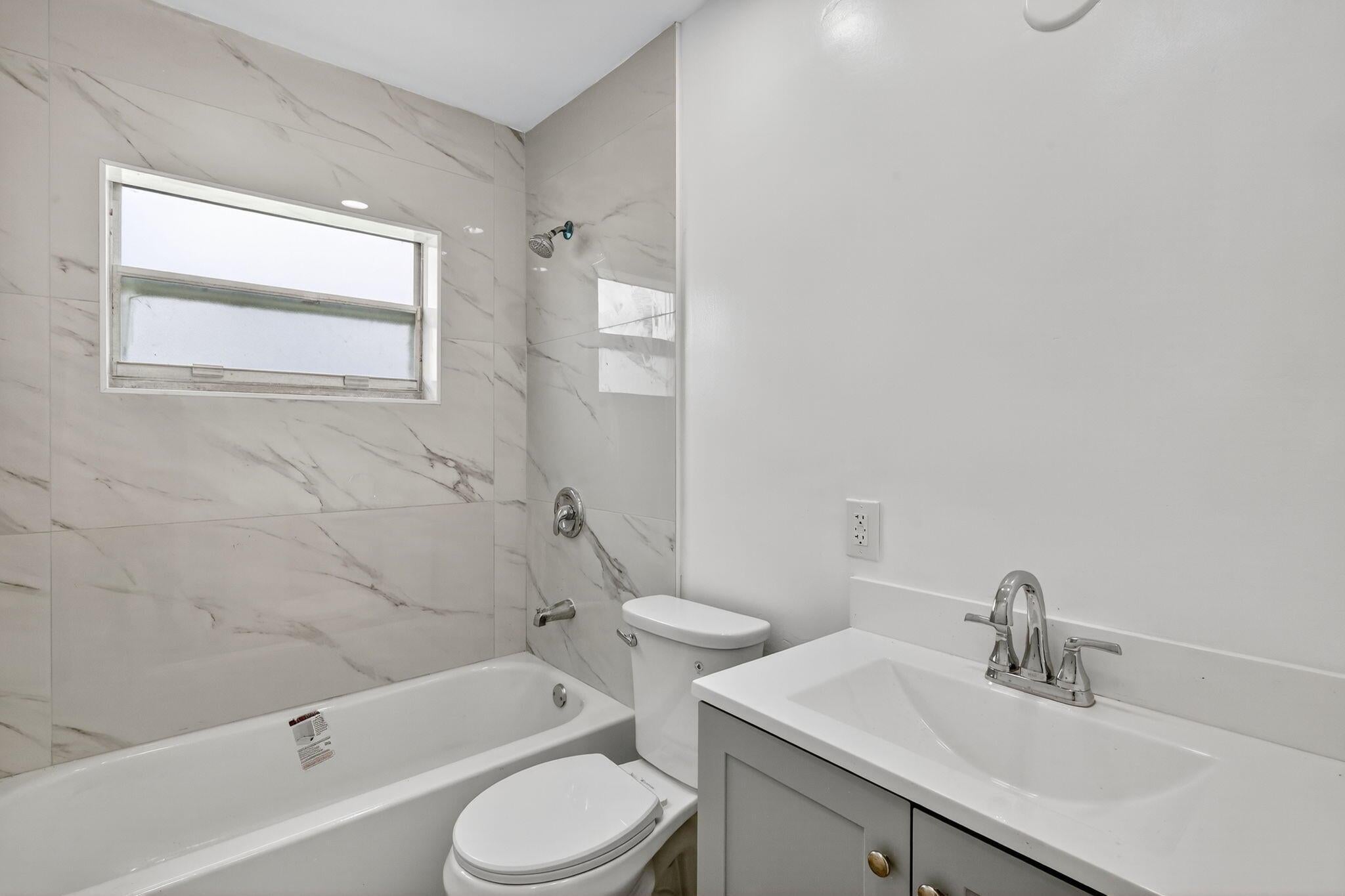 West Palm Beach, Florida, 33401, United States, 4 Bedrooms Bedrooms, ,2 BathroomsBathrooms,Residential,For Sale,1975982