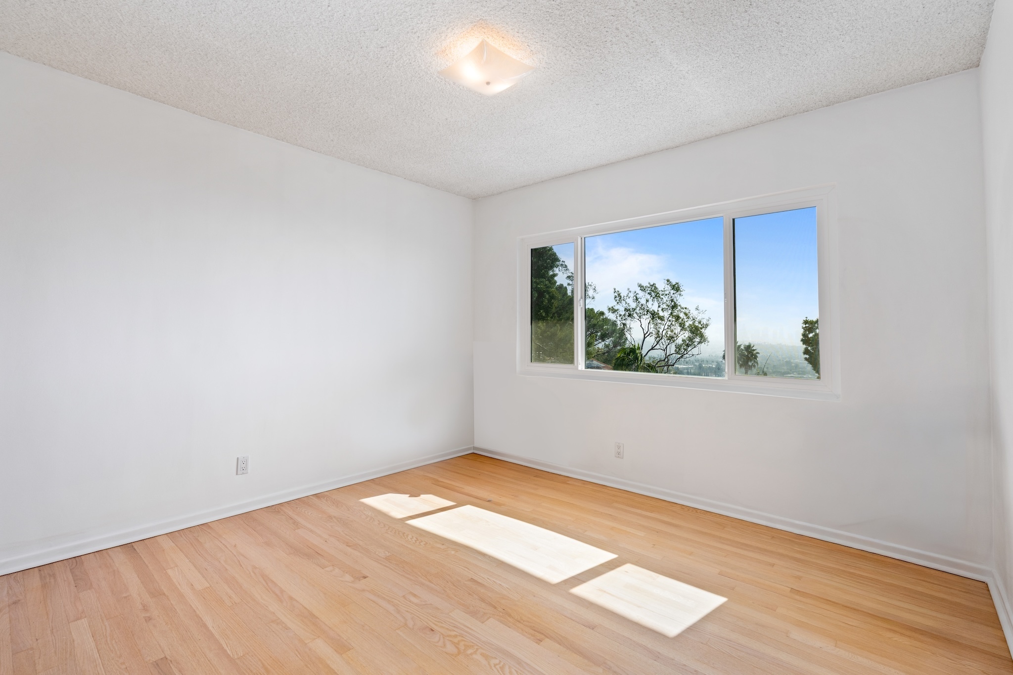  4799 Bonvue Ave - 物件實景