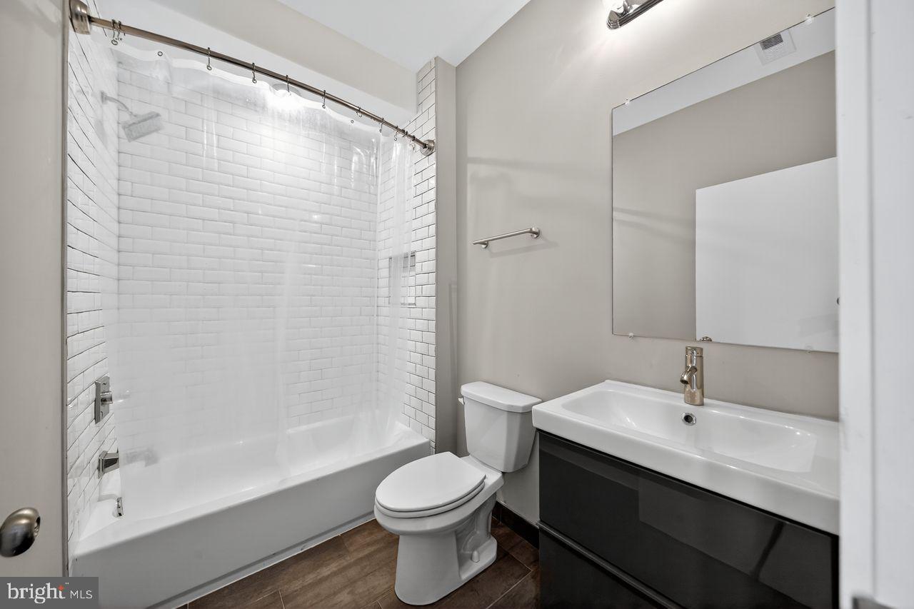 Philadelphia, Pennsylvania, 19146, United States, 4 Bedrooms Bedrooms, ,3 BathroomsBathrooms,Residential,For Sale,1960964