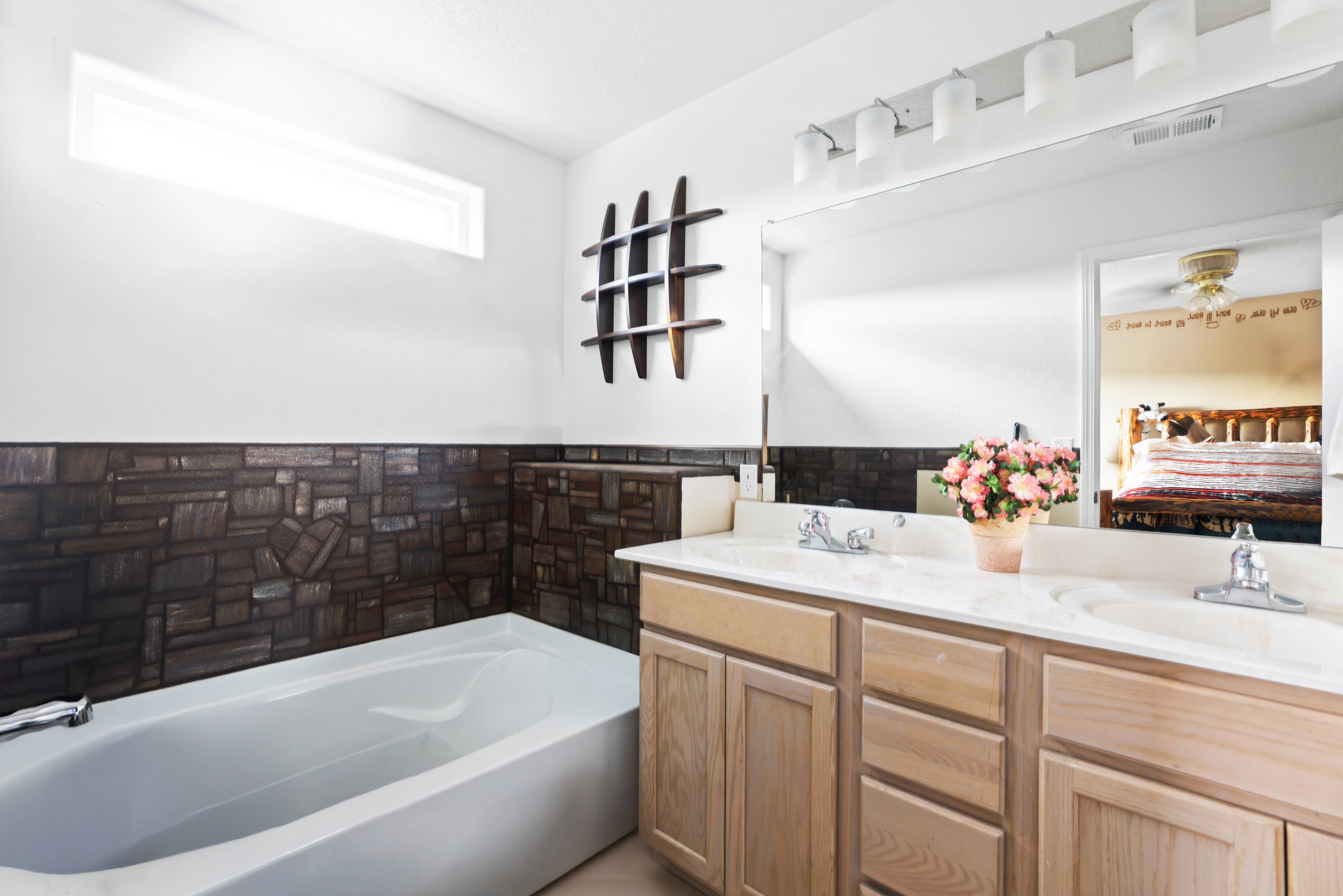 Santa Fe, New Mexico, 87508, United States, 5 Bedrooms Bedrooms, ,3 BathroomsBathrooms,Residential,For Sale,1977454