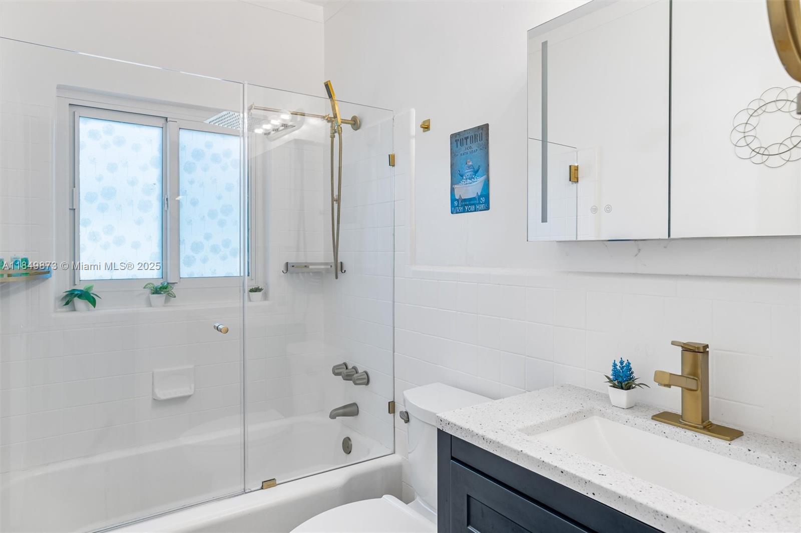 Dania Beach, Florida, 33004, United States, 3 Bedrooms Bedrooms, ,2 BathroomsBathrooms,Residential,For Sale,1907559