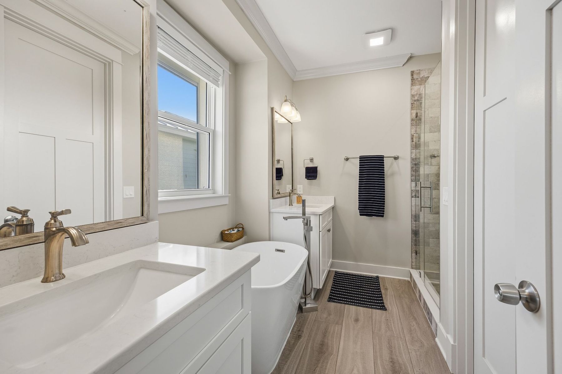  Modern Waterfront Home with Private Dock - 物件實景