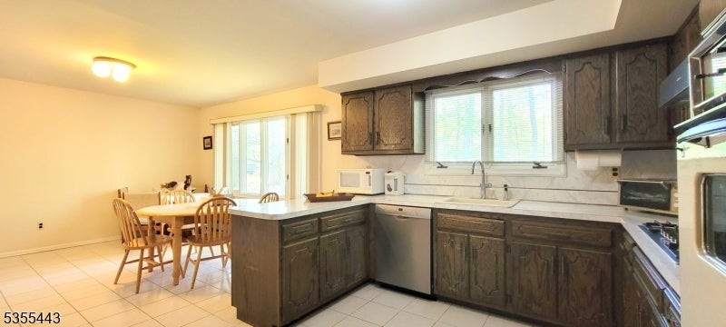 Parsippany-Troy Hills Twp., New Jersey, 07054, United States, 3 Bedrooms Bedrooms, ,3 BathroomsBathrooms,Residential,For Sale,1922065