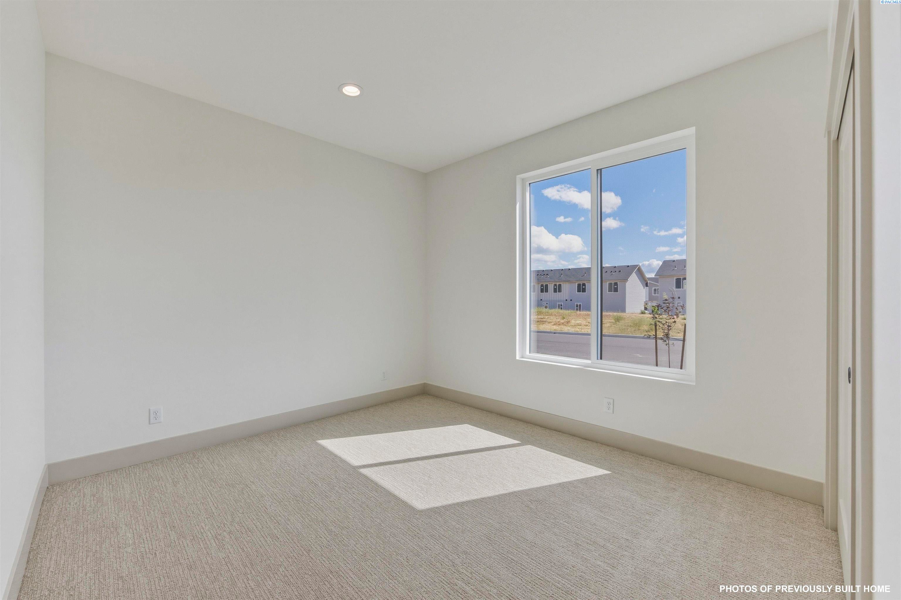 Richland, Washington, 99352, United States, 4 Bedrooms Bedrooms, ,3 BathroomsBathrooms,Residential,For Sale,2048116