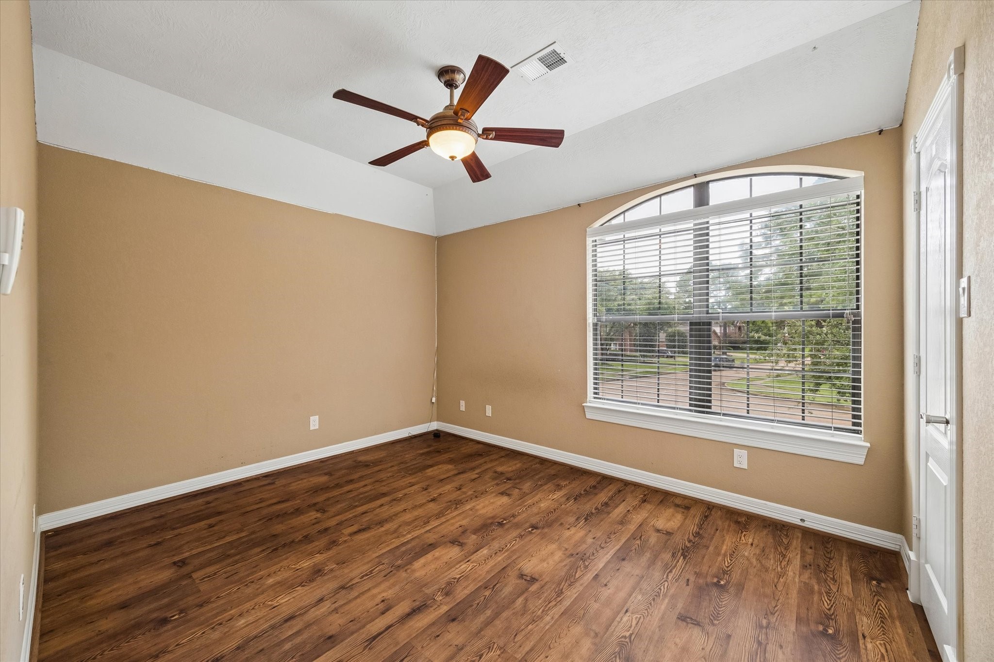  16542 Crossfield Drive - 物件實景