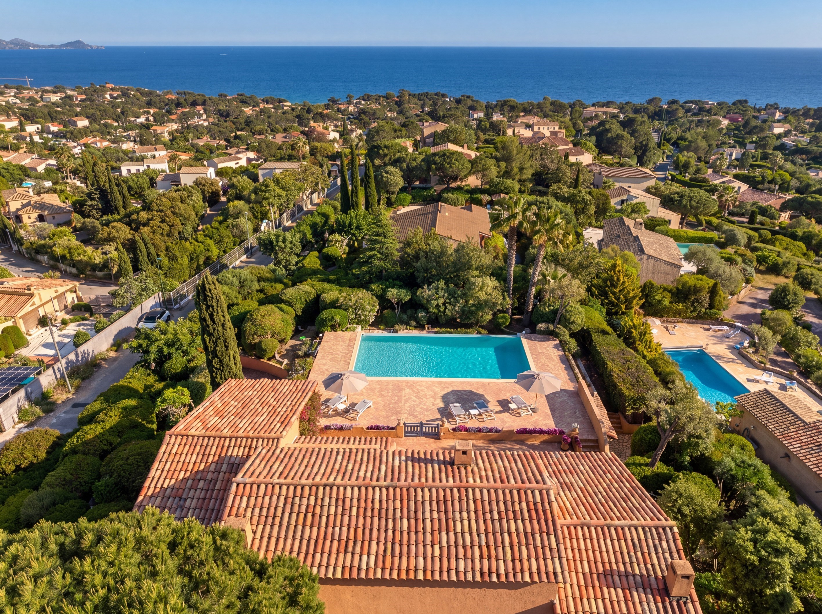  Sea-view Provençal villa: 1,500 m² plot with pool, in a residential area close … - 物件實景