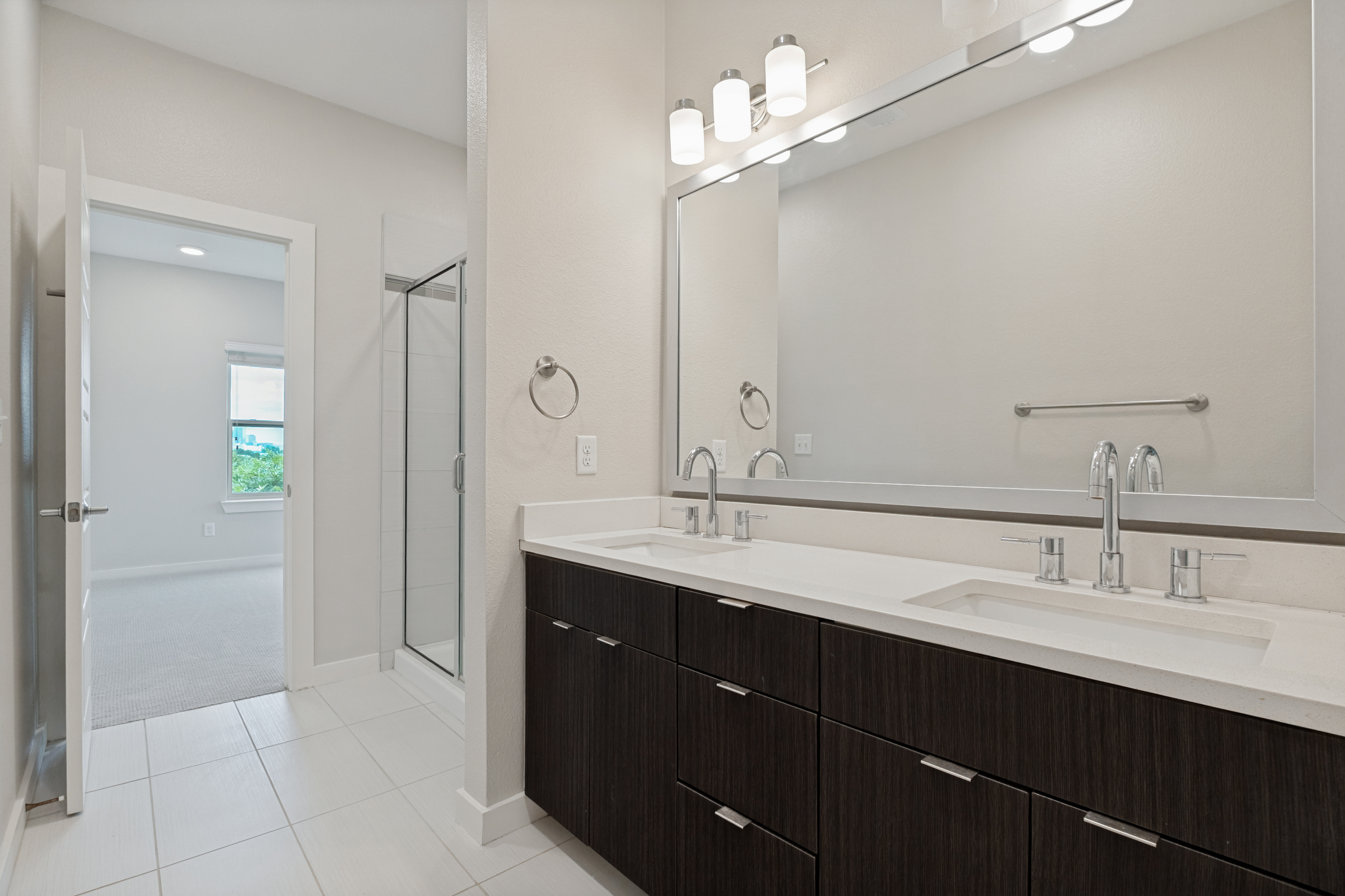  Welcome to this Beautifully Designed 3-bedroom, 2.5-bath Townhouse - 物件實景