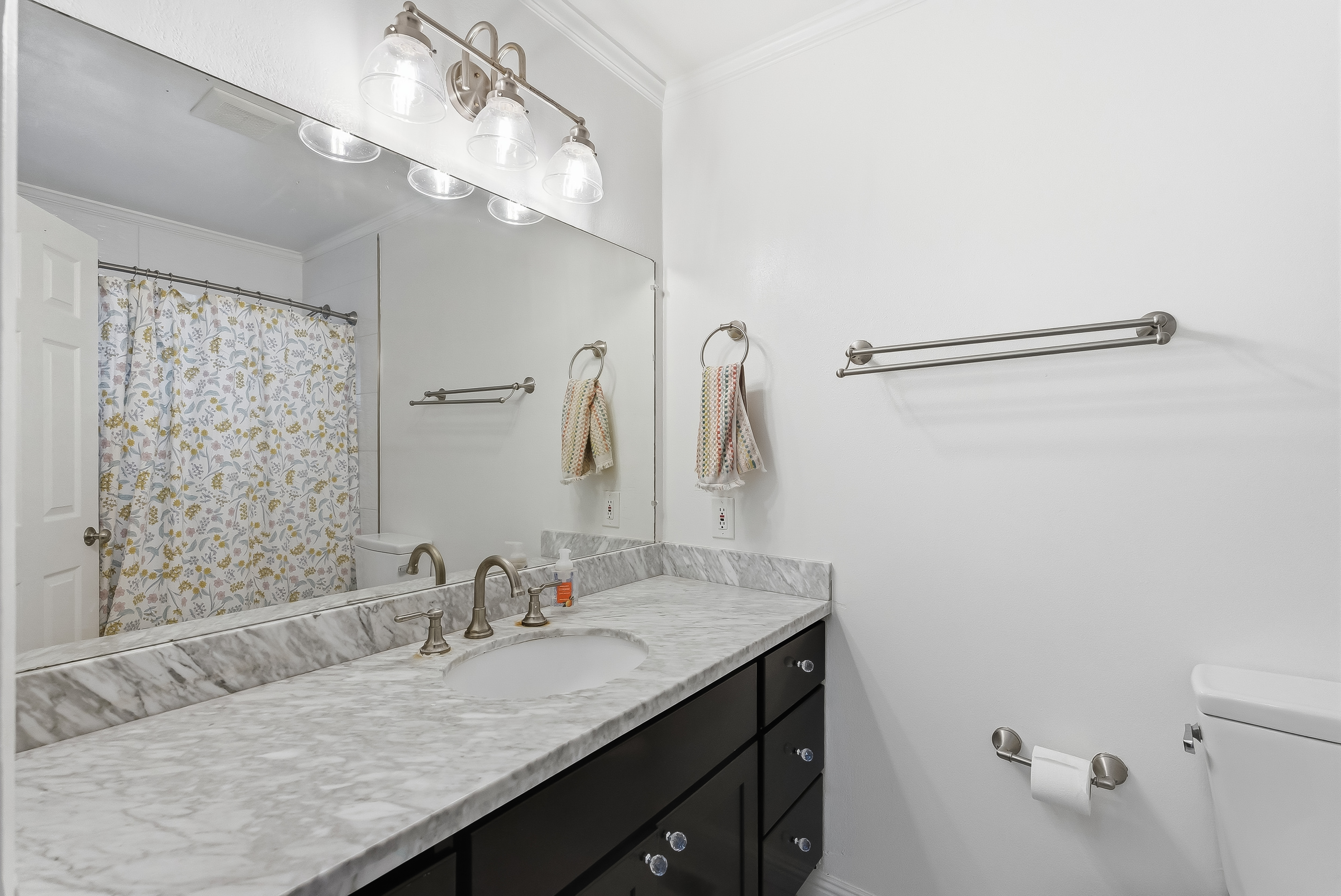  Shreen Court Charming Cul-de-Sac Home - 物件實景